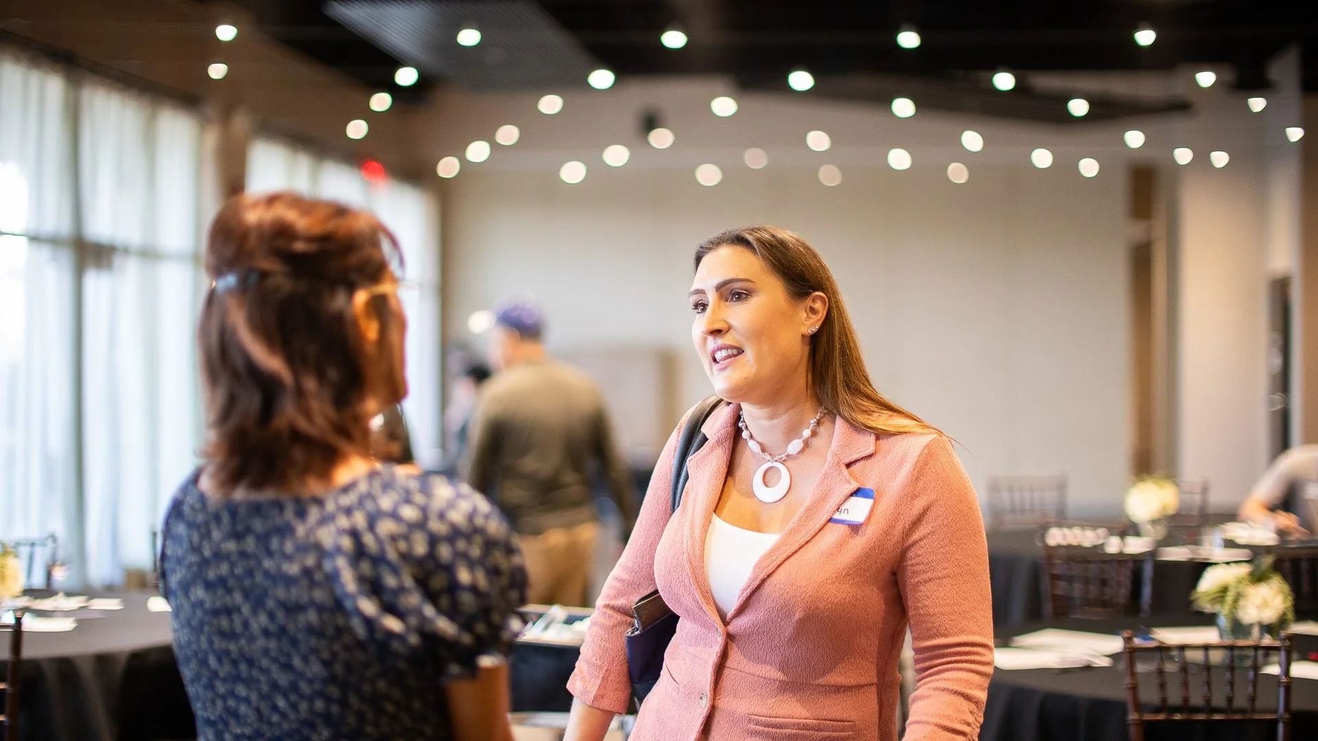 networking-event-conversation-candid-photography-kansas-city-02.jpg