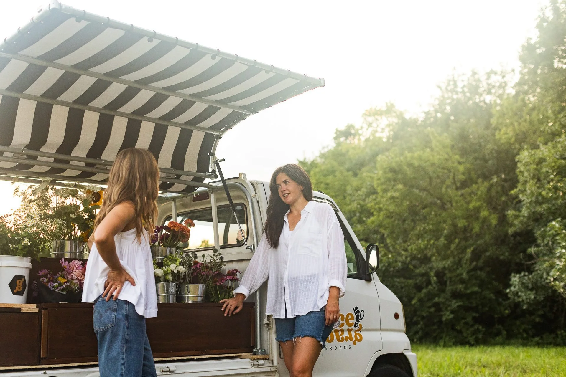 flower-truck-candid-brand-photography-kansas-city.jpg