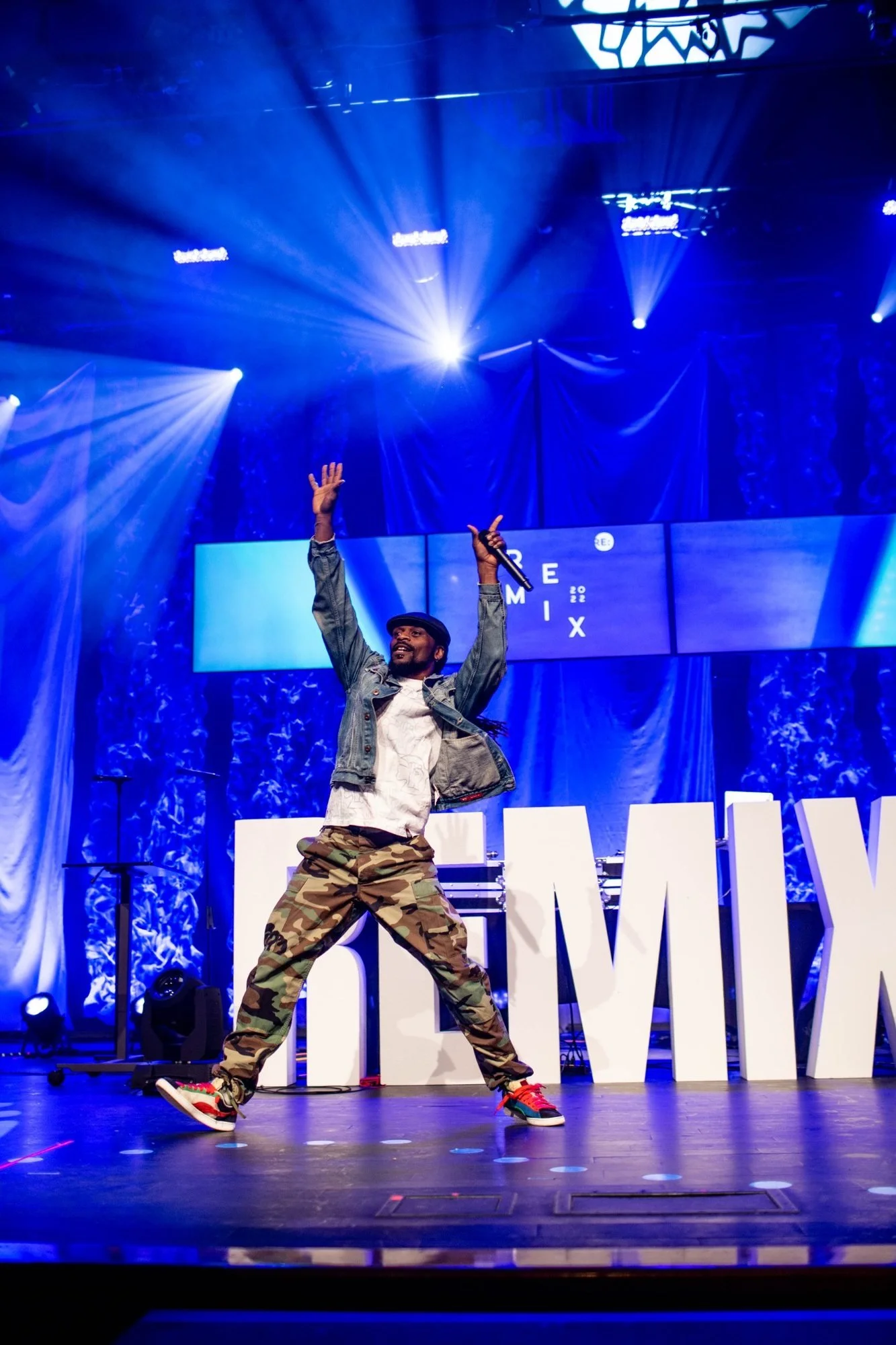 re-conference-stage-performance-remix.jpg