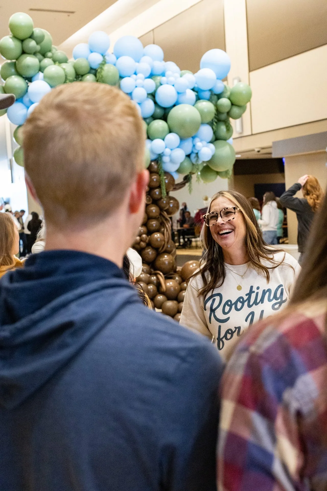 conference-lobby-balloon-installation-candid-event-photography-02.jpg