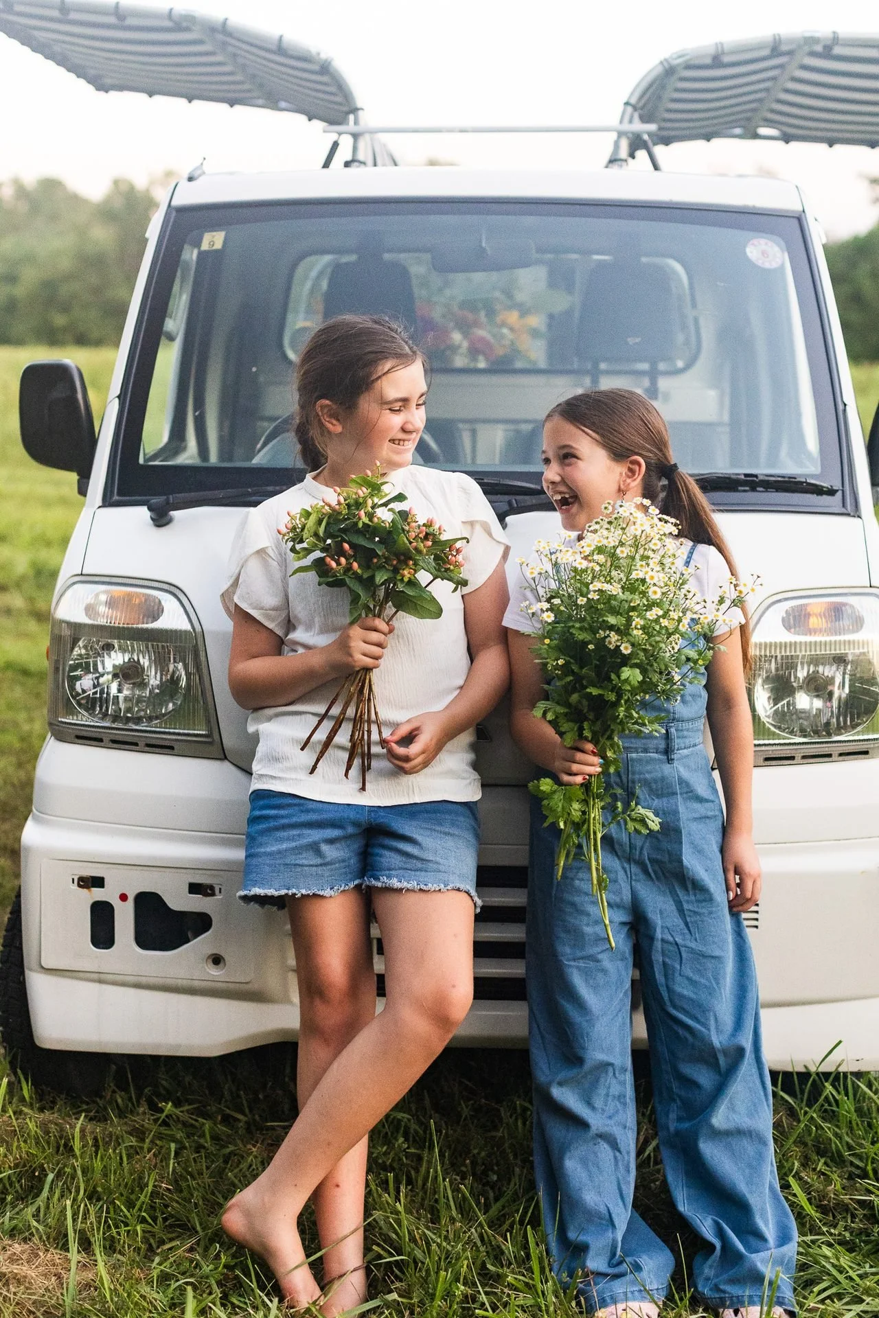 children-flower-truck-candid-brand-photography-kck.jpg