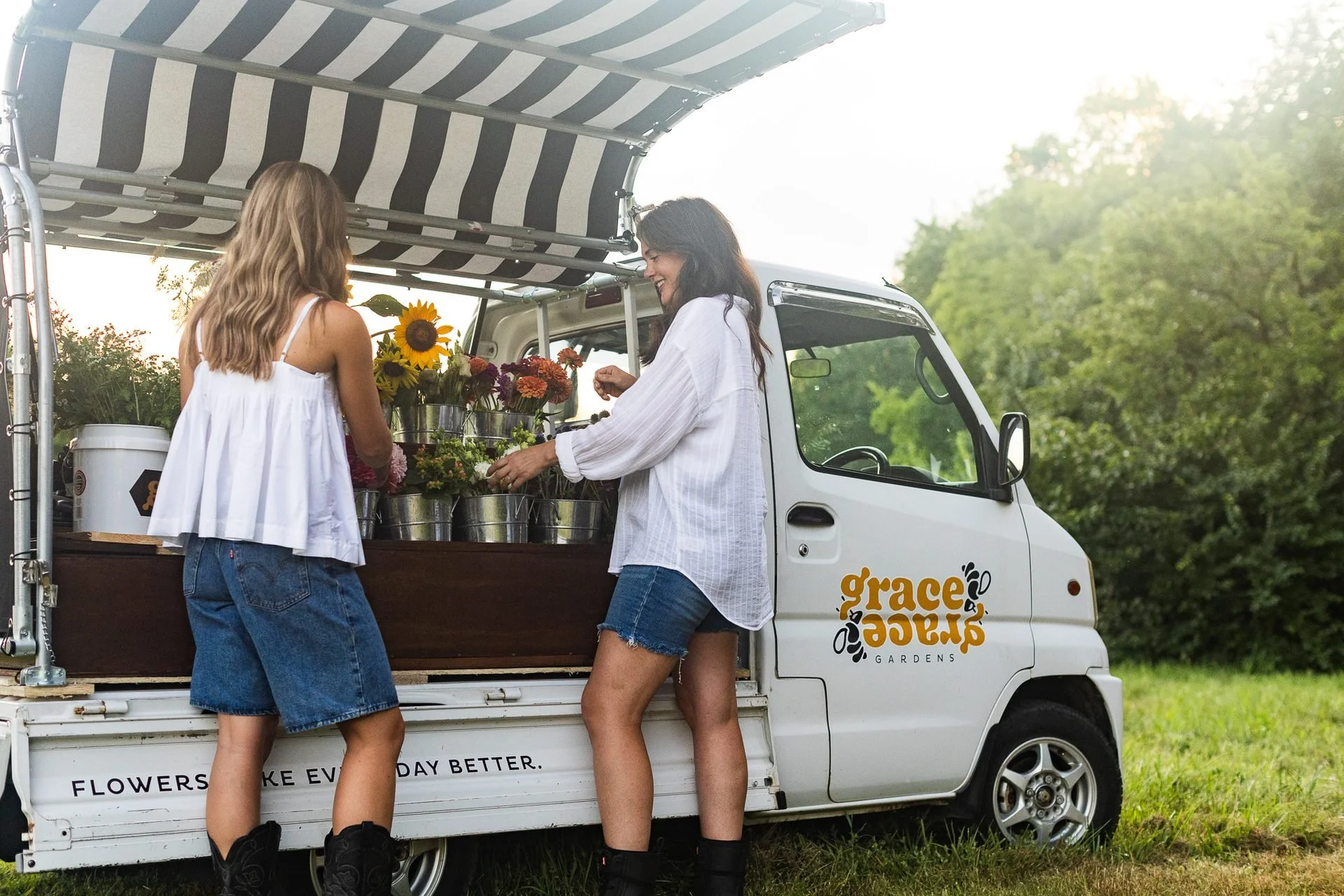 mobile-flower-truck-brand-photography-kck.jpg