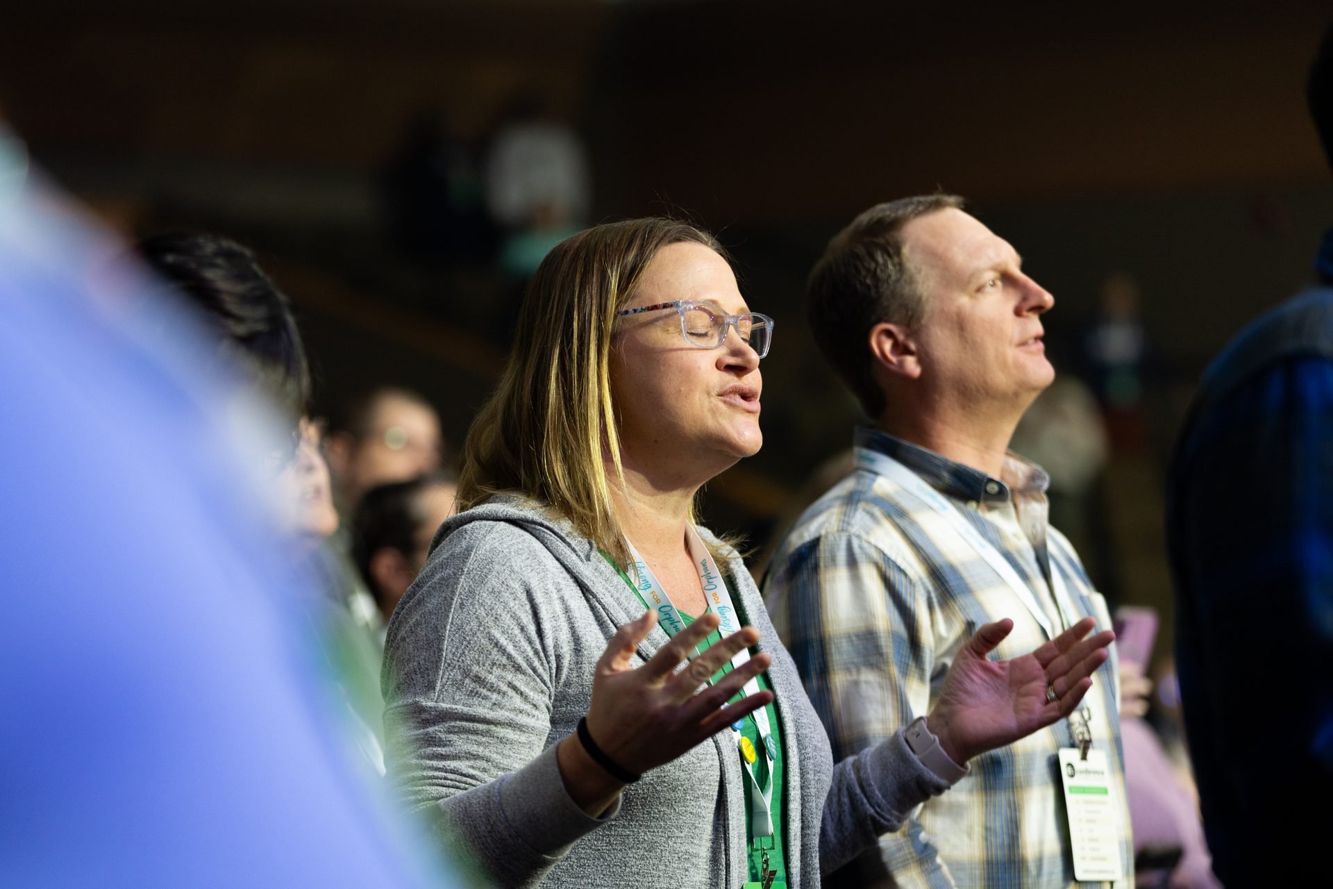 conference-worship-session-attendees-event-photography-01.jpg