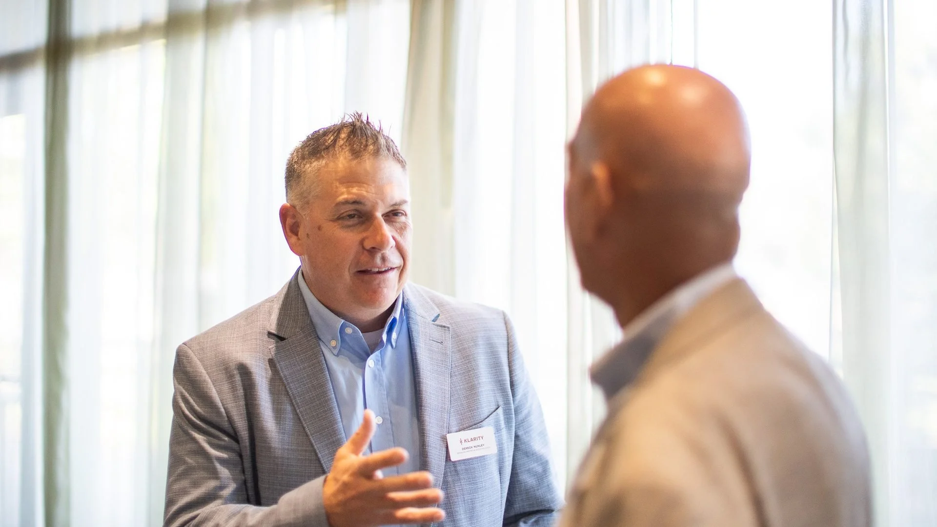 business-networking-conversation-corporate-event-photography-kansas-city-01.jpg