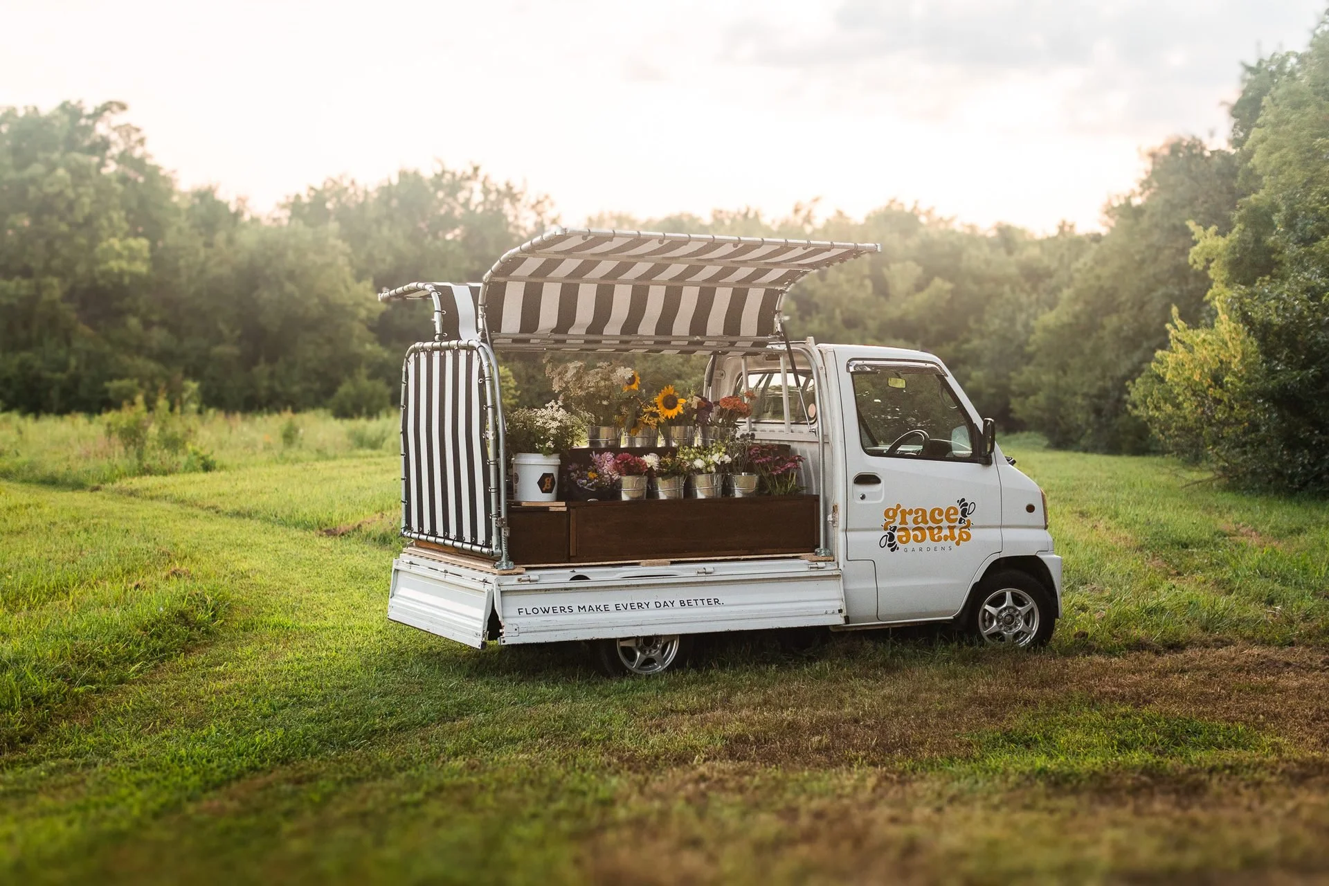 mobile-flower-truck-field-brand-photography-kansas-city-ks.jpg