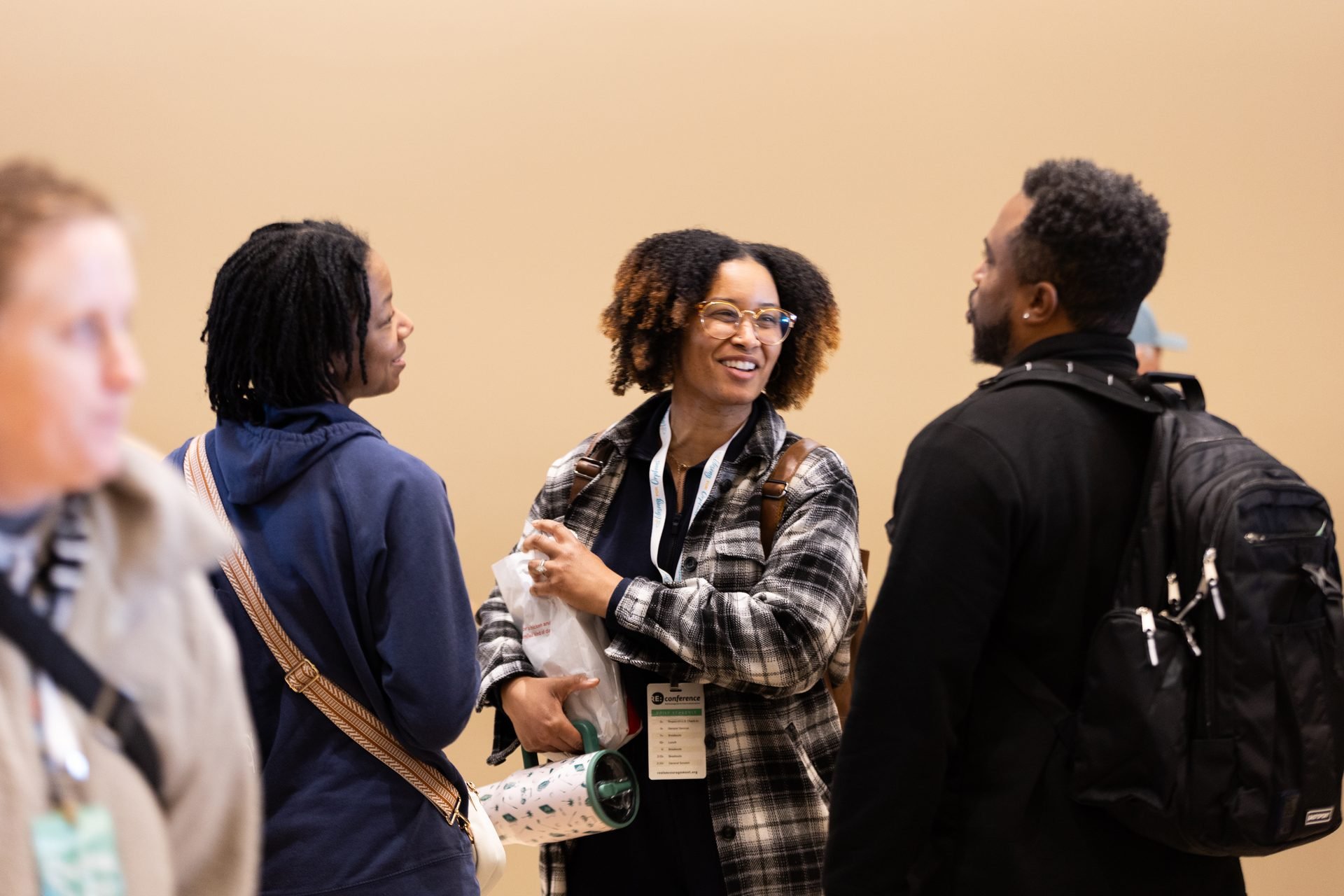 conference-hallway-networking-event-photography-01.jpg