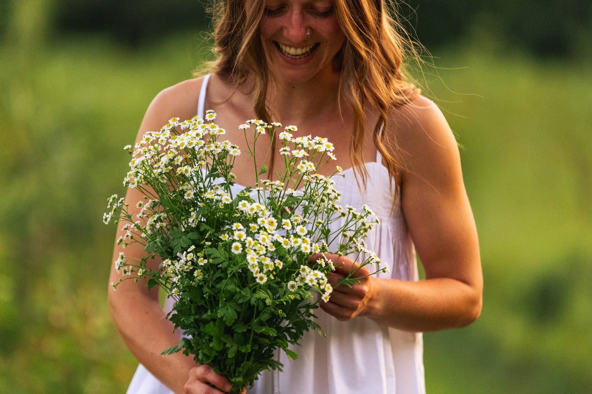 feverfew-bouquet-lifestyle-brand-photography-kck.jpg