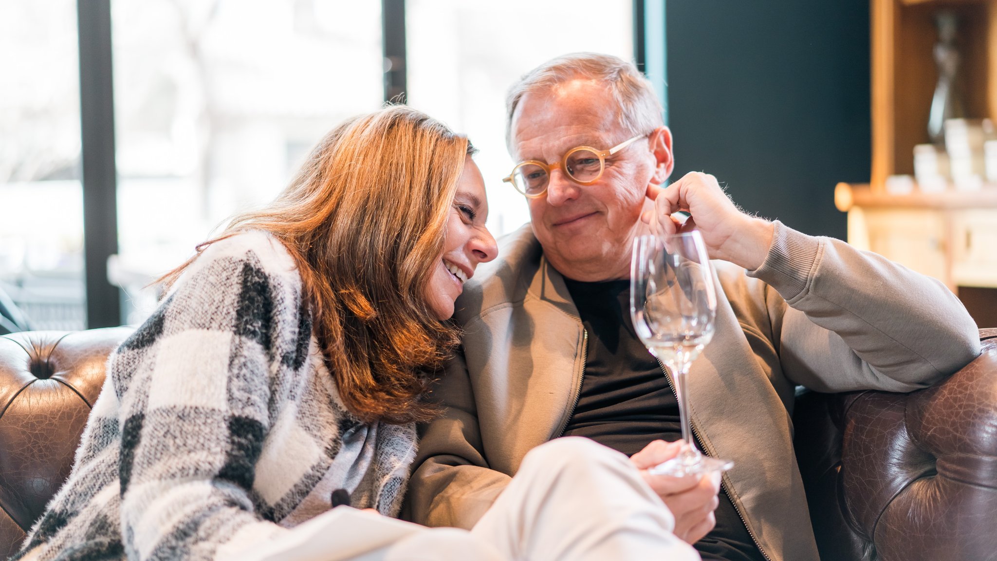 03-couple-laughing-wine-tasting.jpg