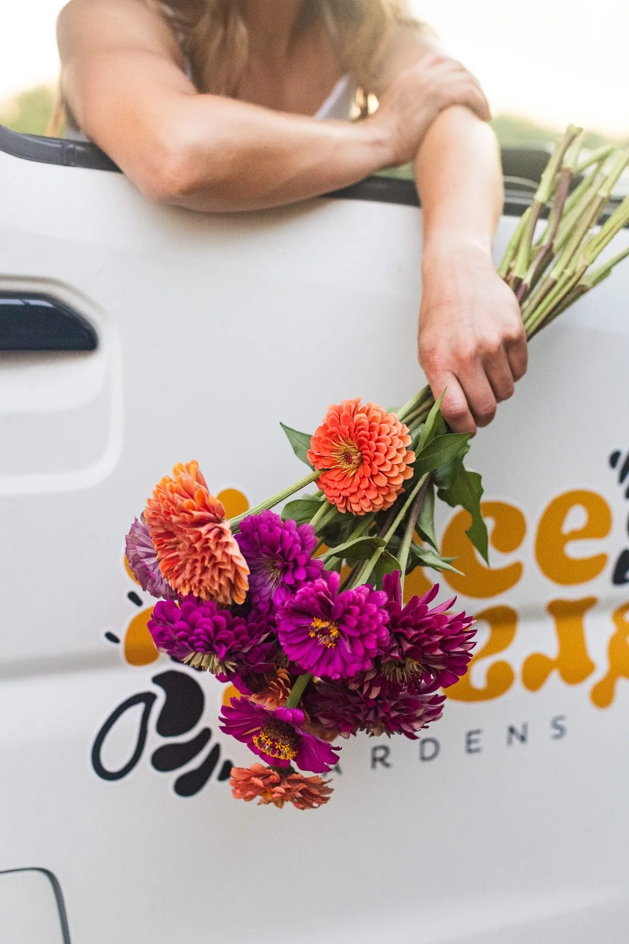 zinnia-truck-logo-detail-brand-photography-kansas-city.jpg