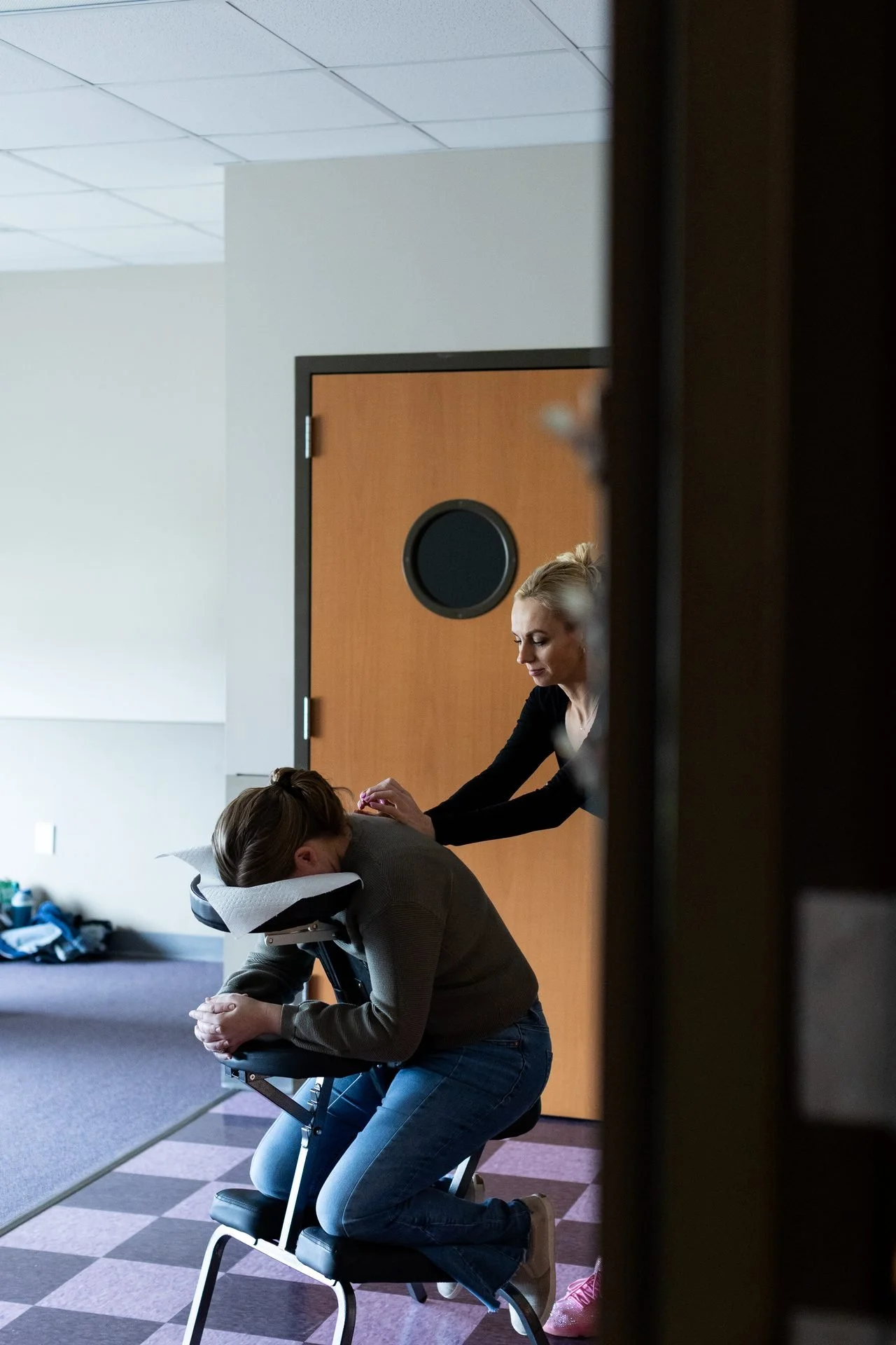 conference-chair-massage-respite-station-event-photography-01.jpg