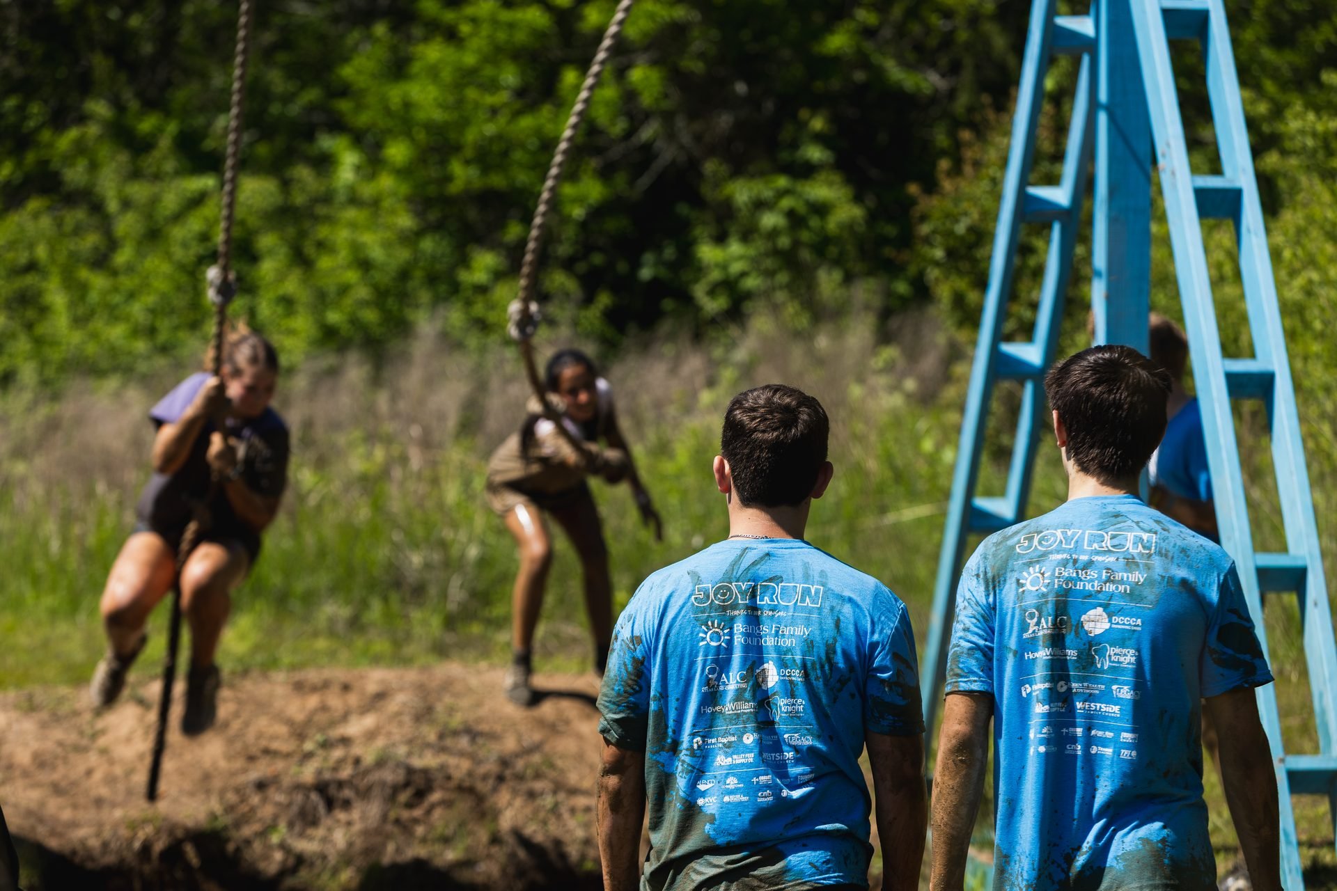 joy-run-sponsor-shirts-rope-obstacle-event-photography.jpg
