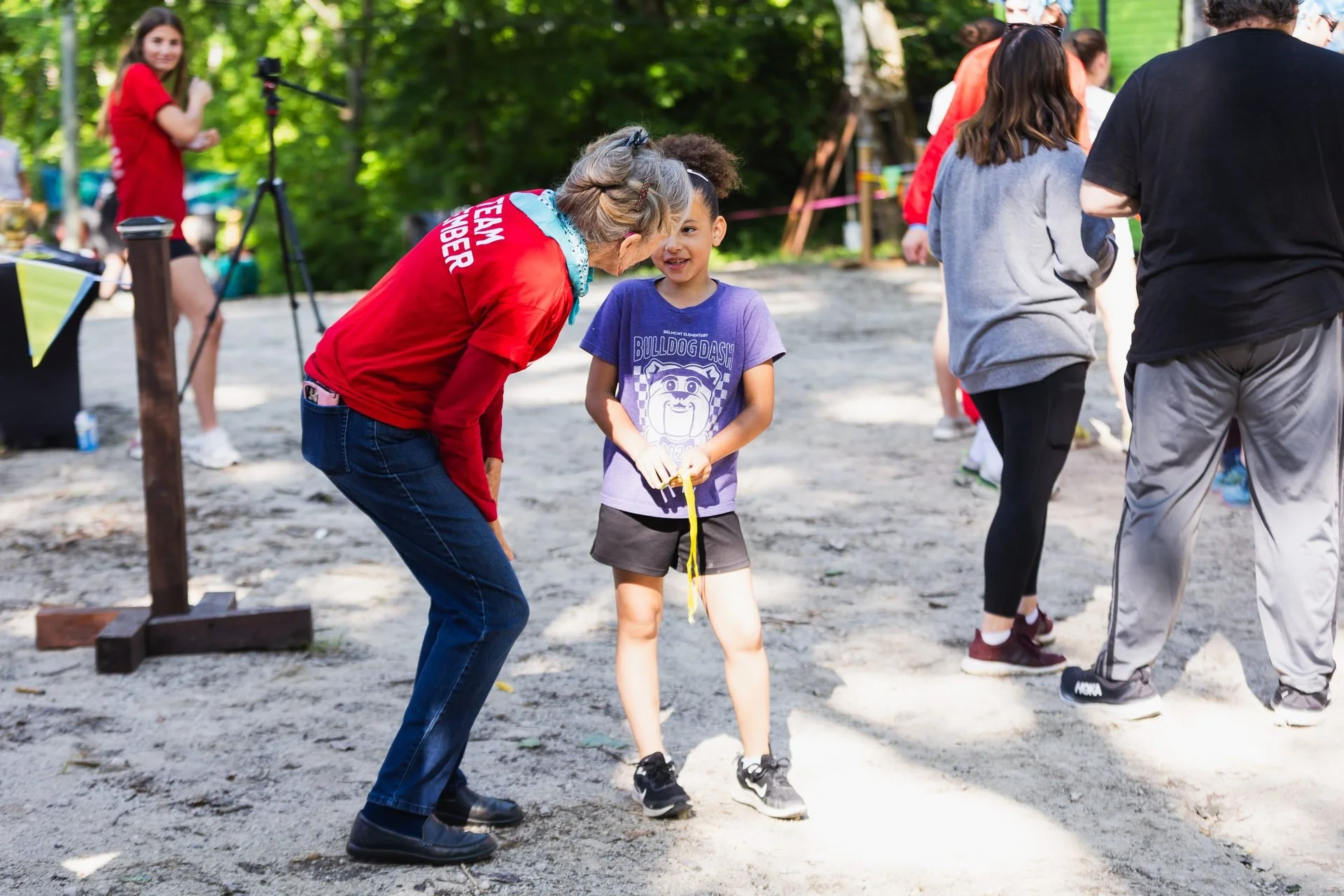 volunteer-with-young-runner-nonprofit-event-photography-kck.jpg