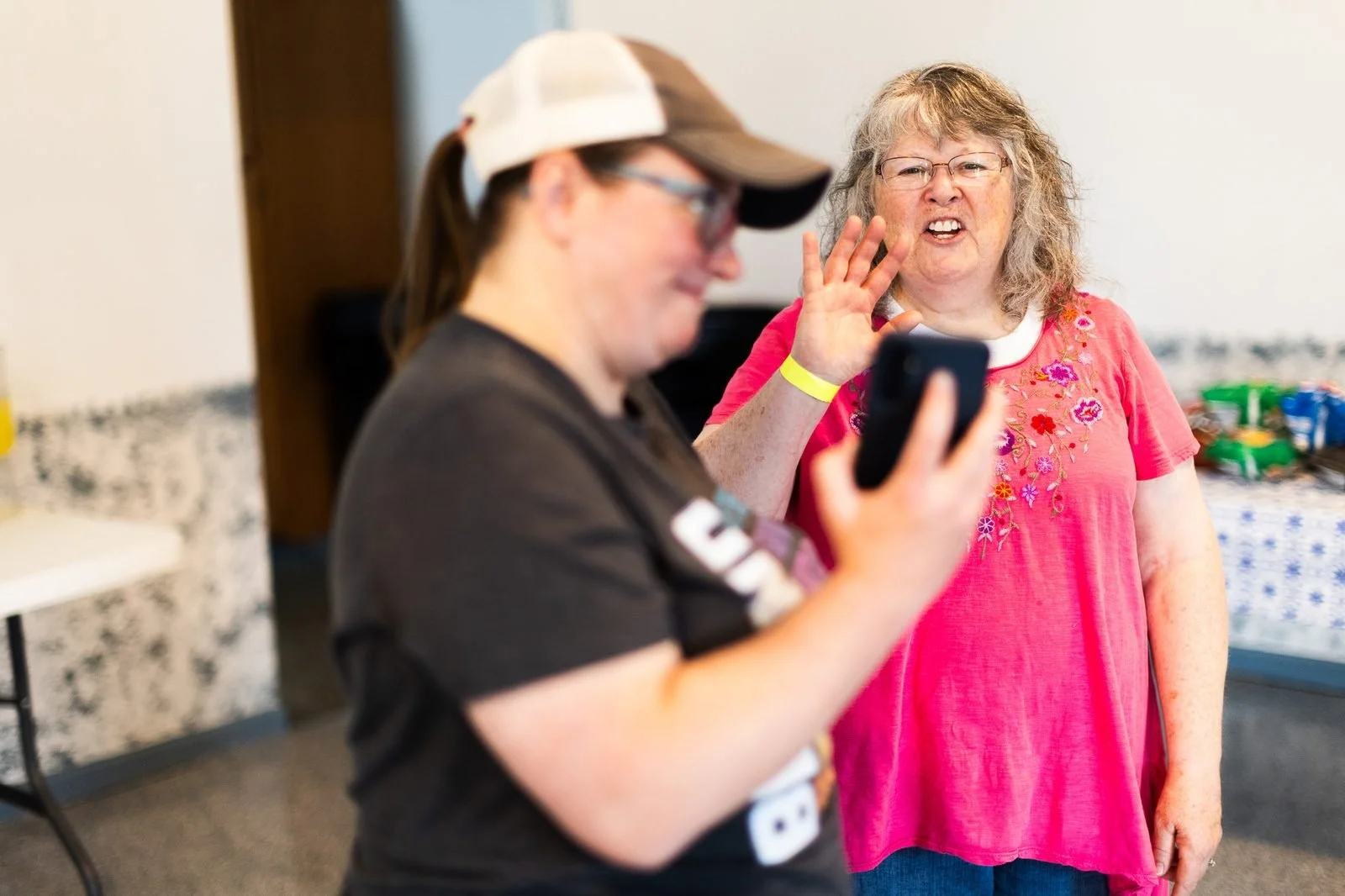 smail-family-reunion-2026-woman-waving.jpg