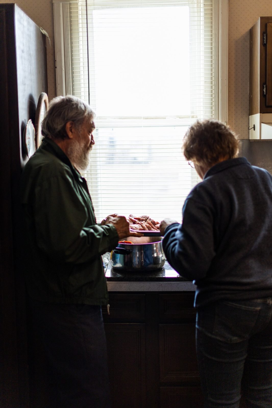 rural-missouri-family-dinner-preparing-meal-together.jpg