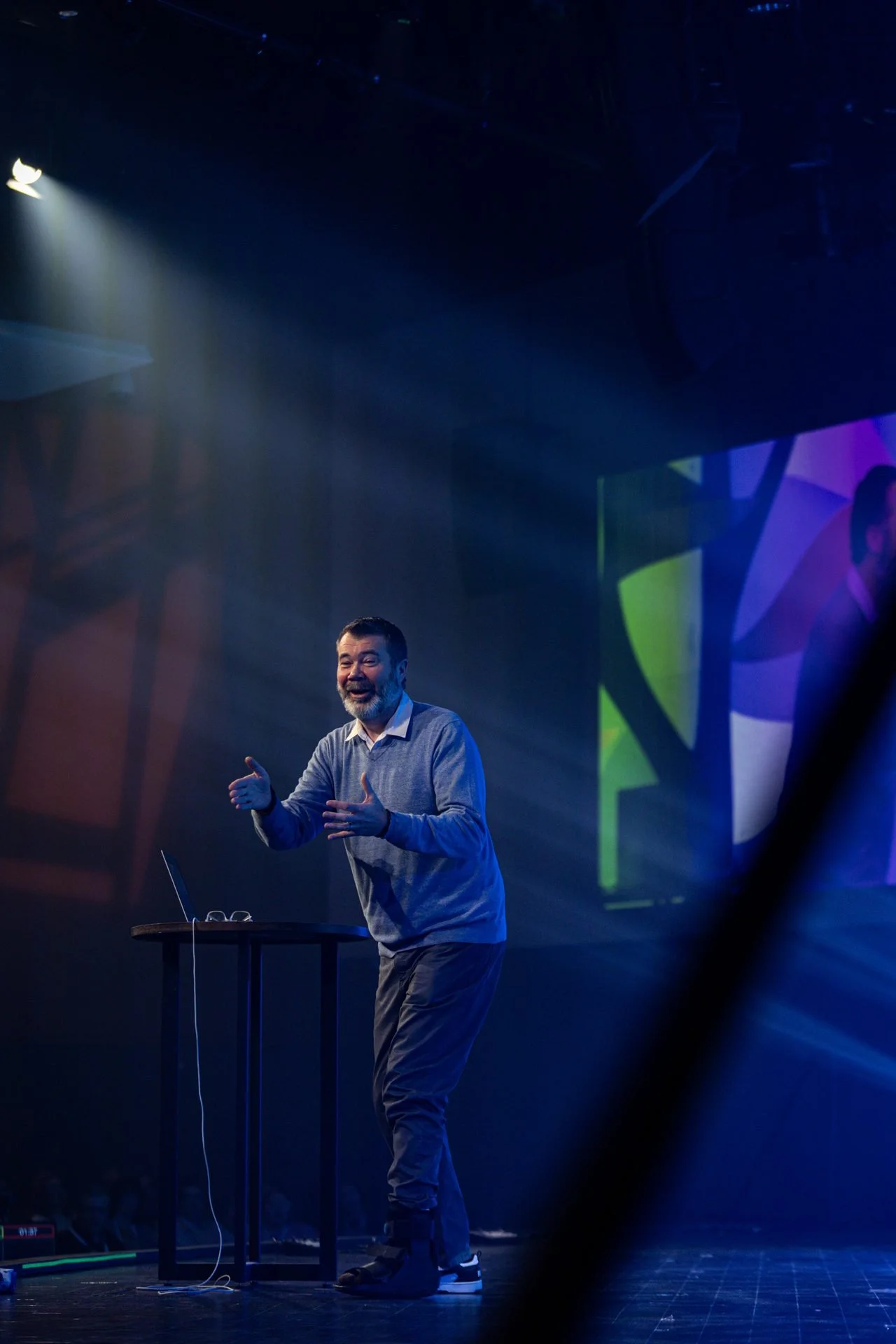 conference-keynote-speaker-wide-stage-event-photography-02.jpg