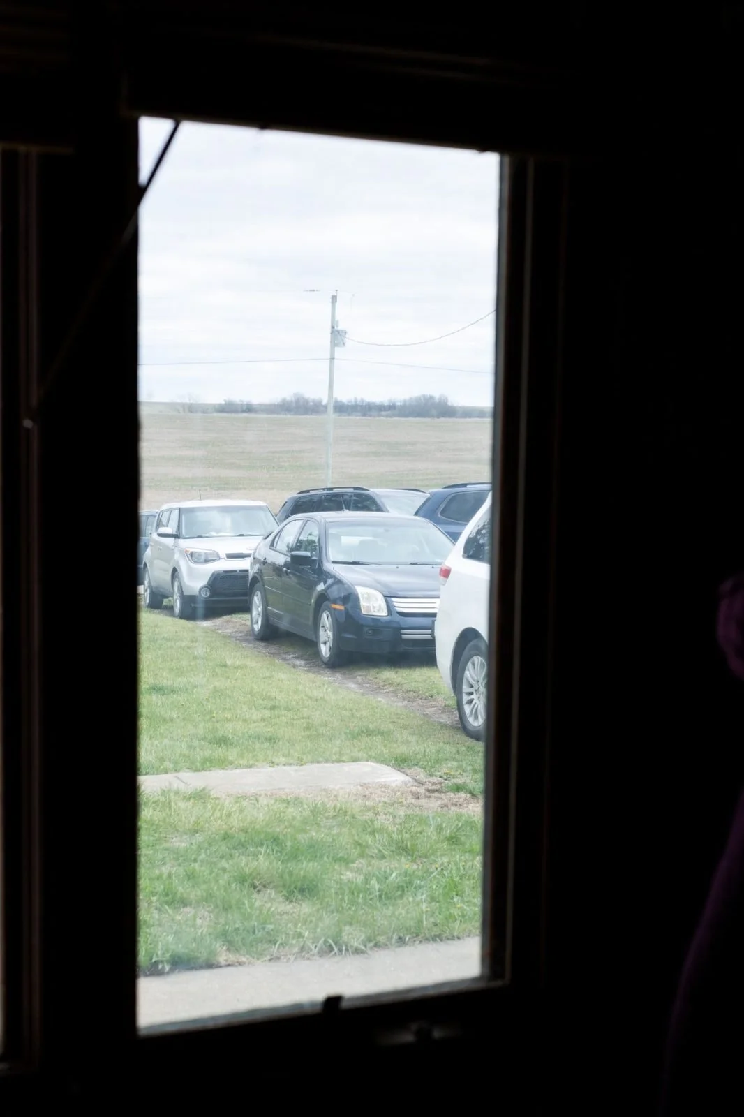 rural-missouri-family-dinner-guests-arriving-at-home.jpg