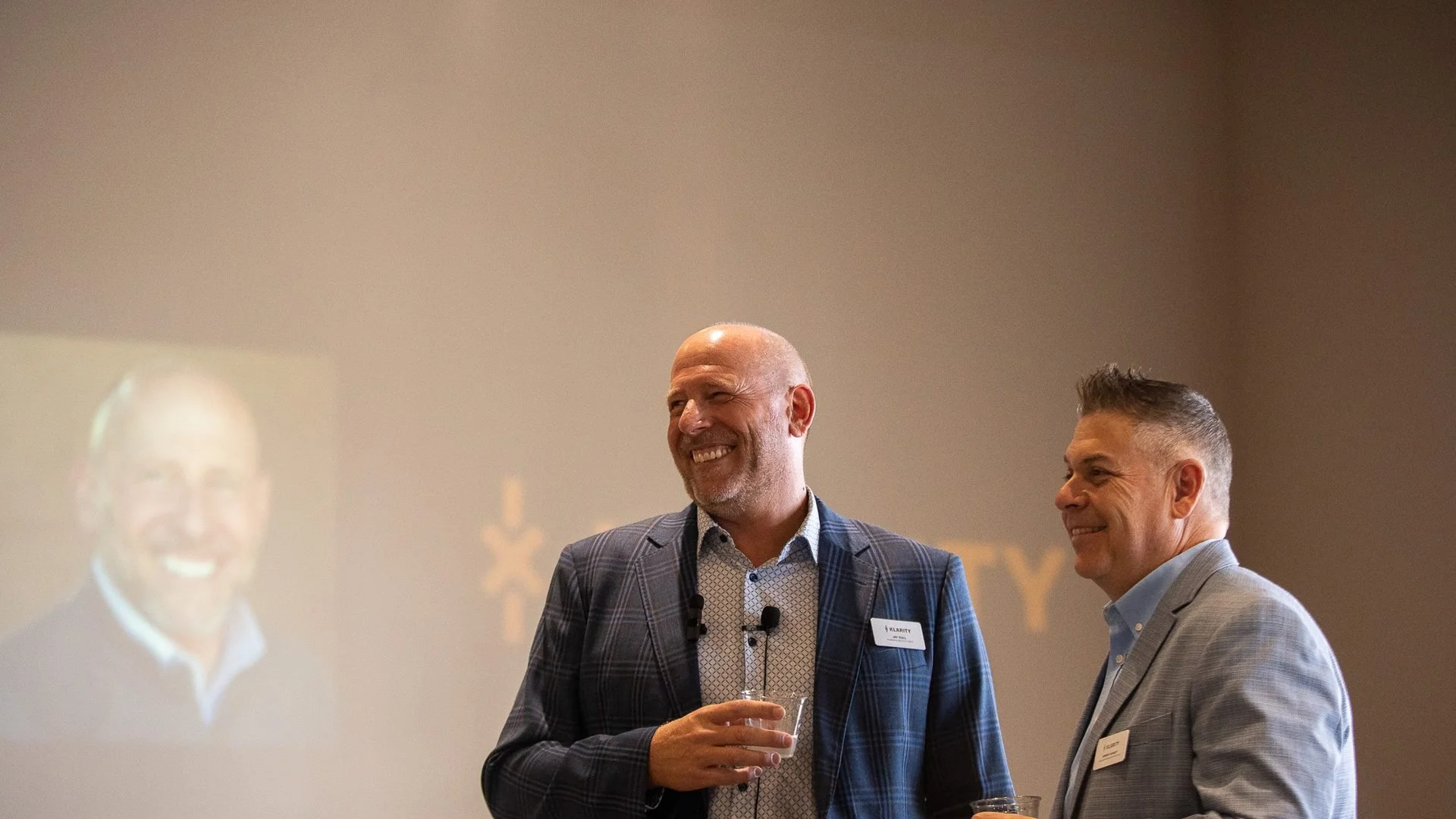 event-hosts-candid-corporate-event-photography-kansas-city-01.jpg