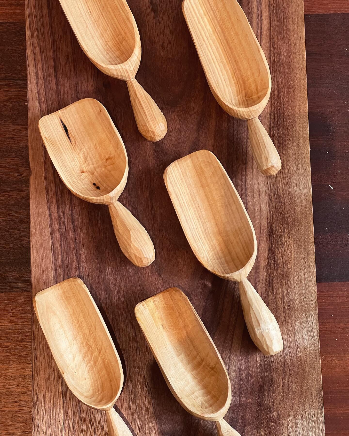 These scoops are getting a few coats of raw linseed oil. They&rsquo;ll be available as soon as they are dry.