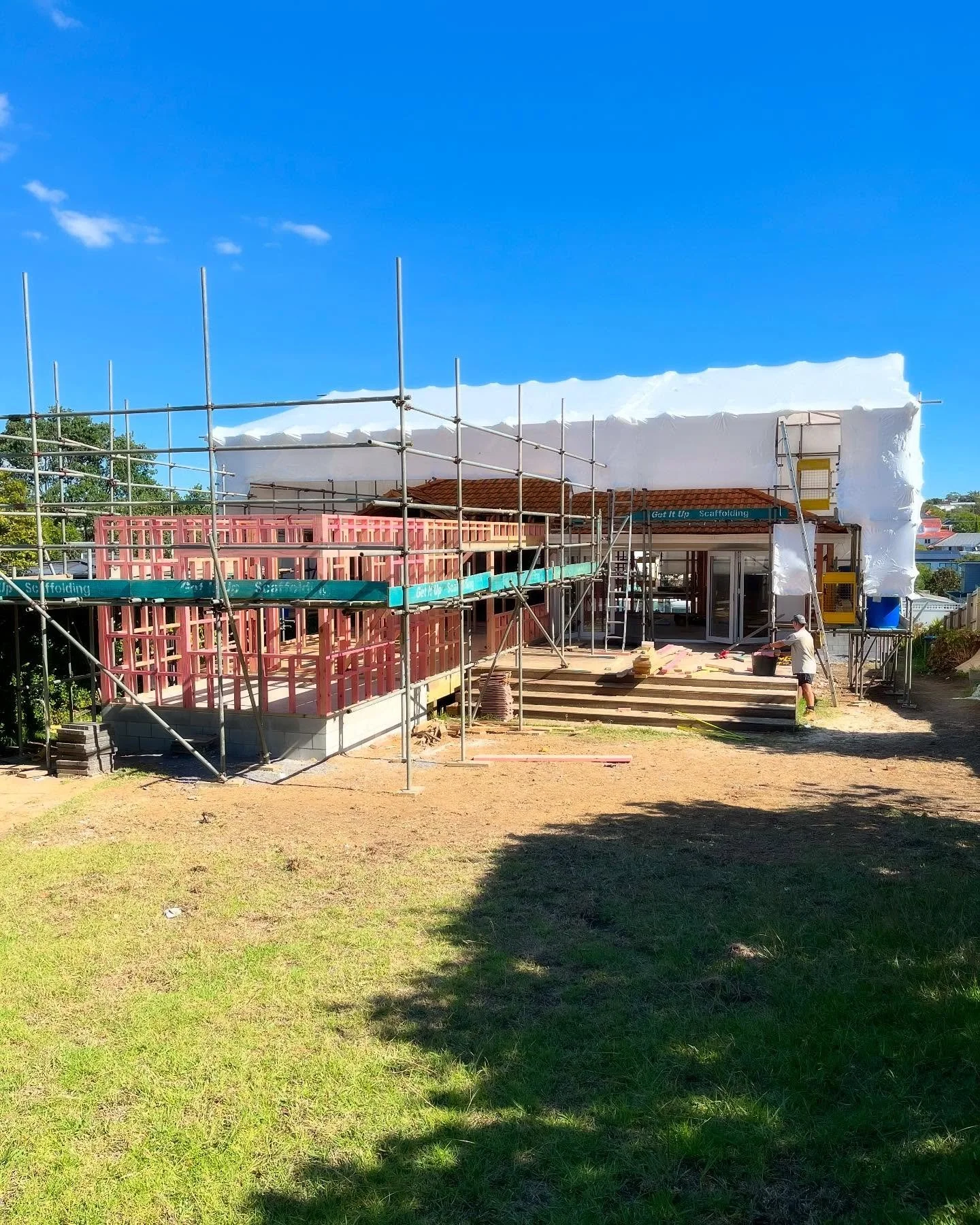 Some good progress on our Glendowie project over the last couple of weeks. Now wrapped and readily to take off the old roof. #aucklandbuilders #builder #homerenovation #homeextension