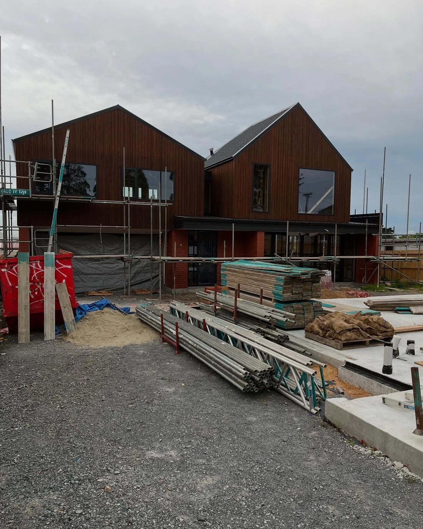 Scaffold coming down on the first Home at our West Tamaki Rd project #aucklandbuilders #newhome #builder #propertydevelopment
