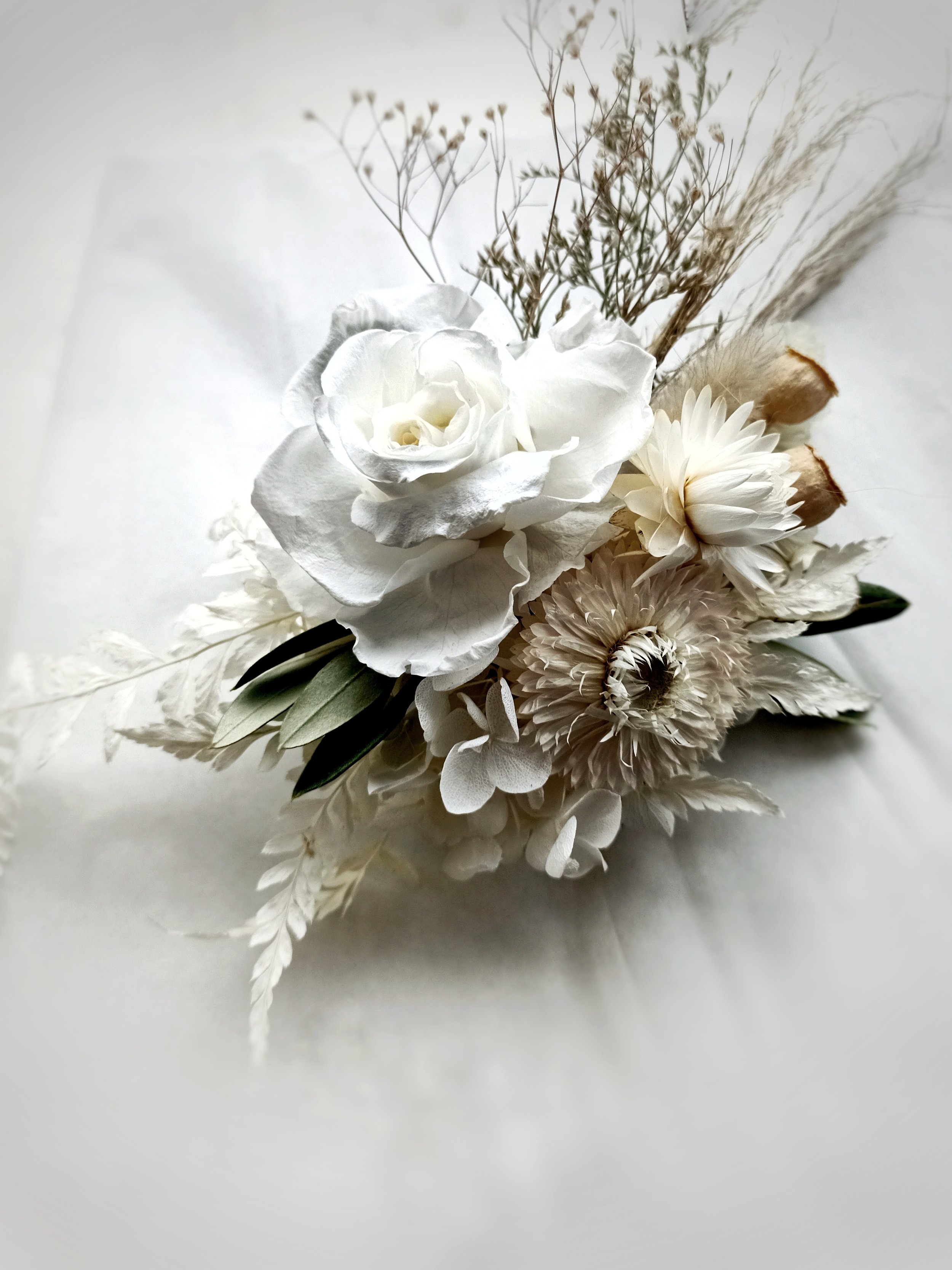Custom Dried Flower Cake Spray Elevate your cake with floral elegance. Our custom dried flower sprays are handcrafted to order, using a curated blend of preserved blooms and textures.