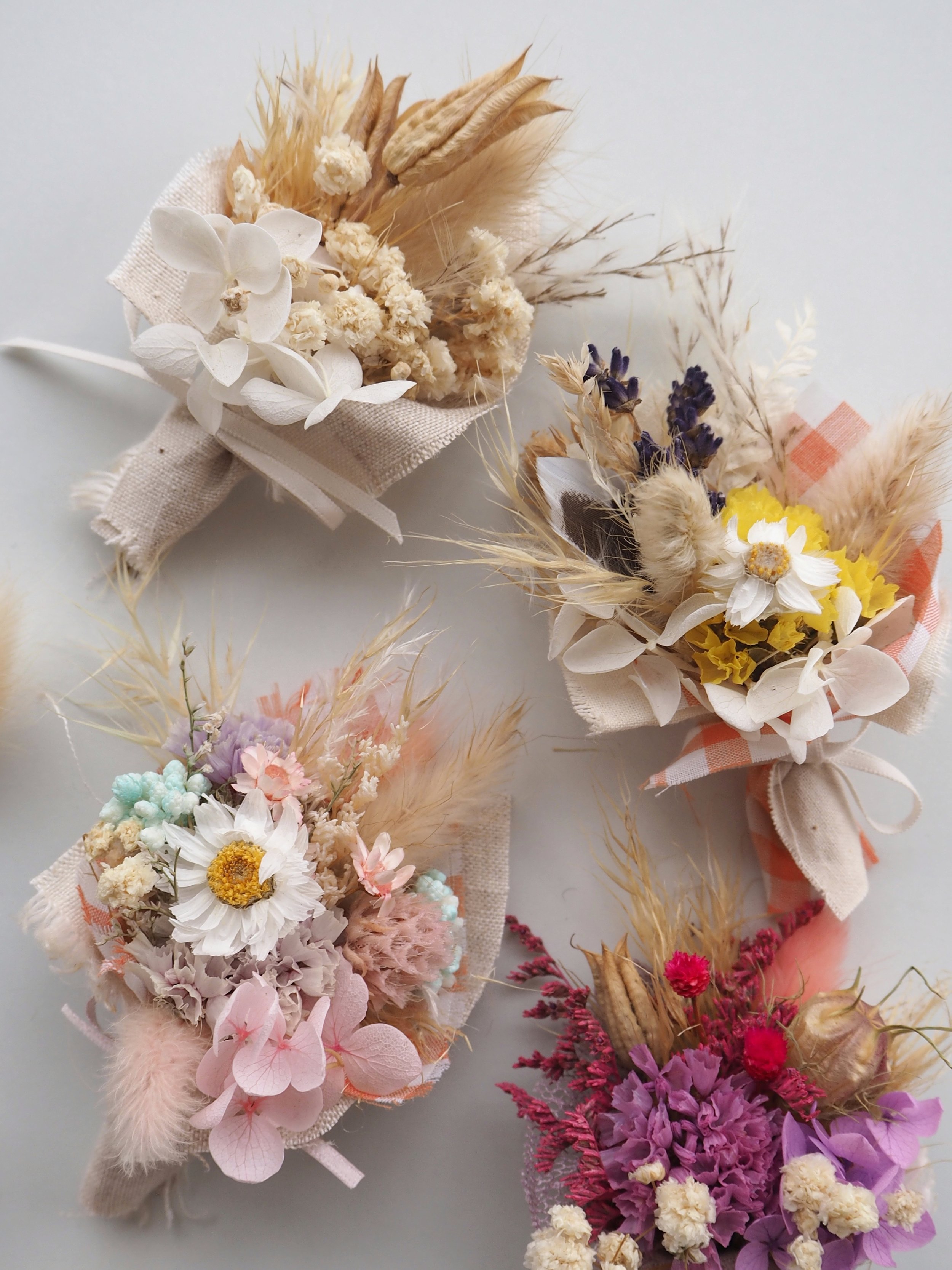 Our charming Floral Fridge Magnets are a delightful fusion of beauty and function. The exquisite floral magnets are handcrafted into teeny tiny bouquets
