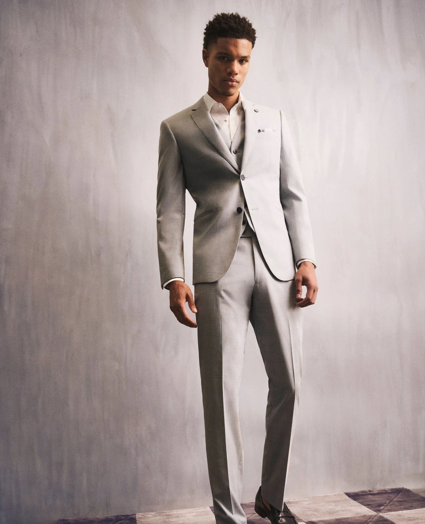 In the chess game of life, a three-piece is a winner. Effortlessly paired together for the sharpest of suits or styled separately for endless wear weekday to weekend. ⁠
⁠
Try the Jayson Jacket, Joe Trouser and Tom Vest from the Uberstone SS24 collect