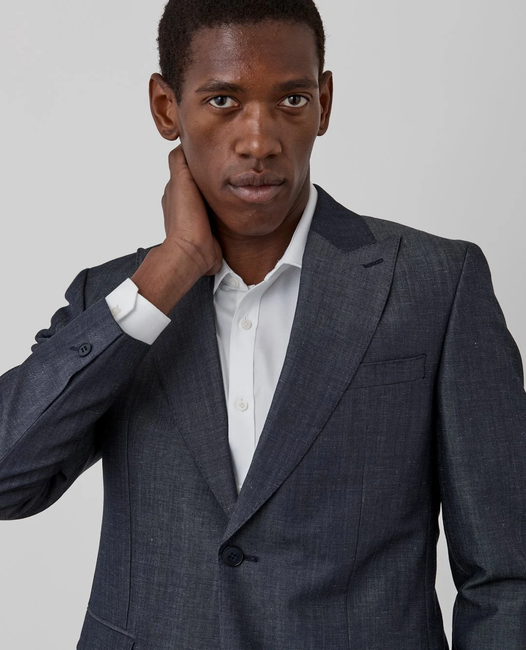 Sharp suiting meets stylish denim-look in the Vedder sports jacket. The perfect piece that goes anywhere.