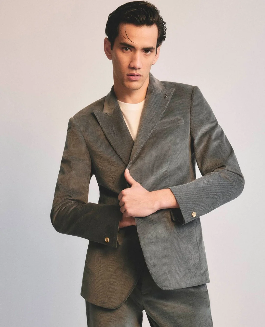 Meet AW26. Think earthy hues to keep you grounded and classic tailoring that&rsquo;s a little softer, for pieces you can dance in but will never break form. ⁠
⁠
Discover the collection, link in bio. ⁠
⁠