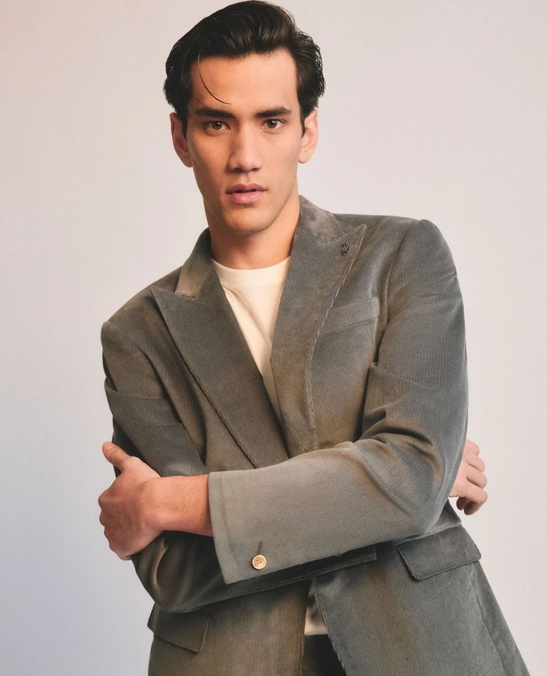 The ultimate autumn/winter staple, meet the new-in Vedder jacket. Crafted from a soft-touch fine cord texture, it's a trending piece that'll dress up any look. ⁠
⁠
Available now at David Jones.
