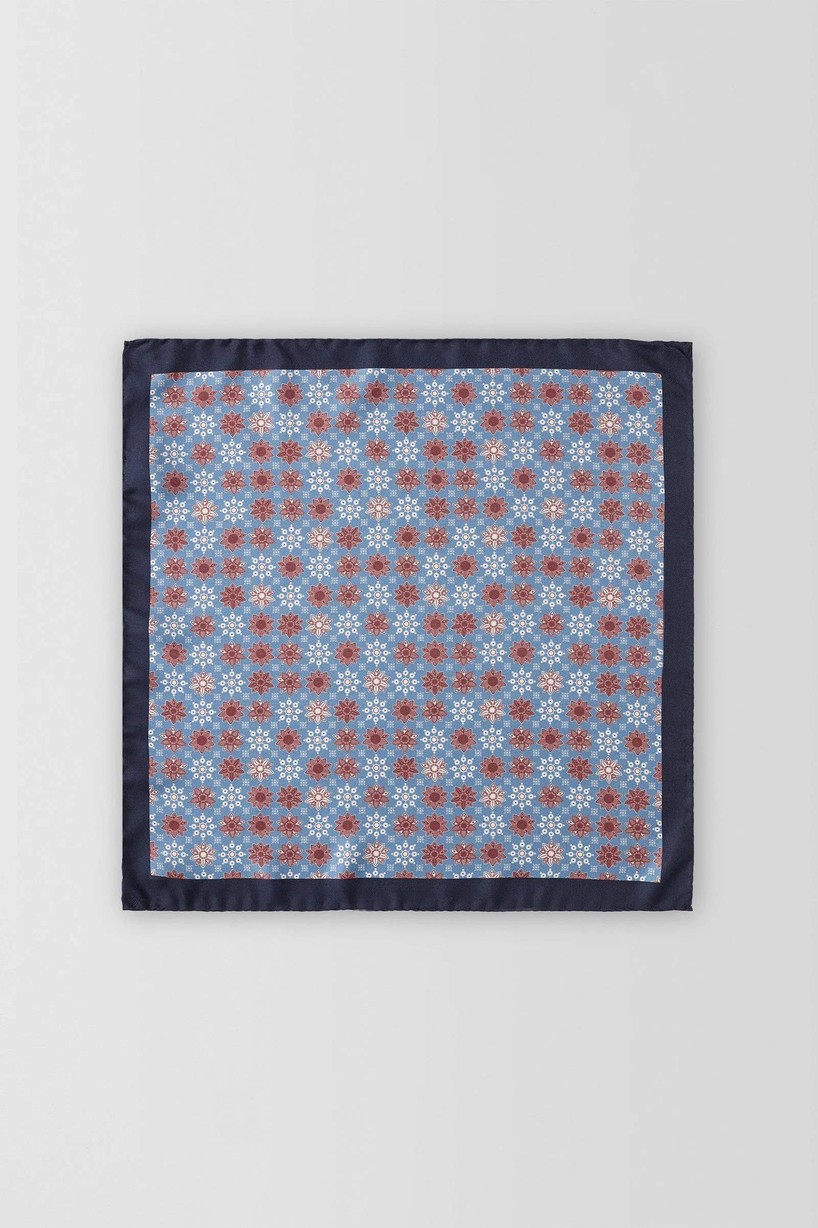  Starflower Pocket Square  
Steel | PGAV100008