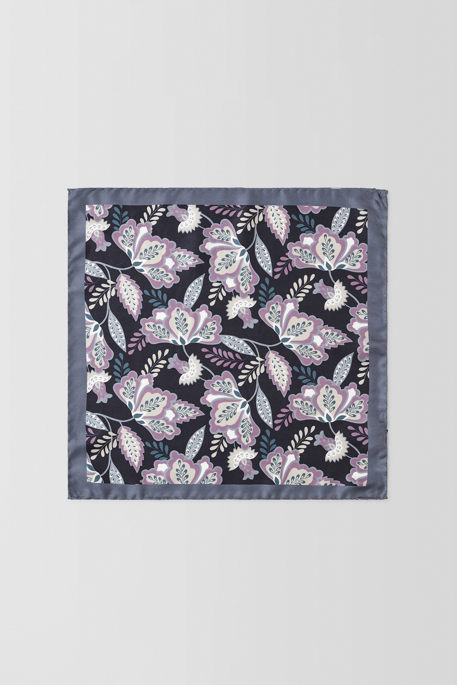  Leaves Pocket Square  
Charcoal | PGAV100009
