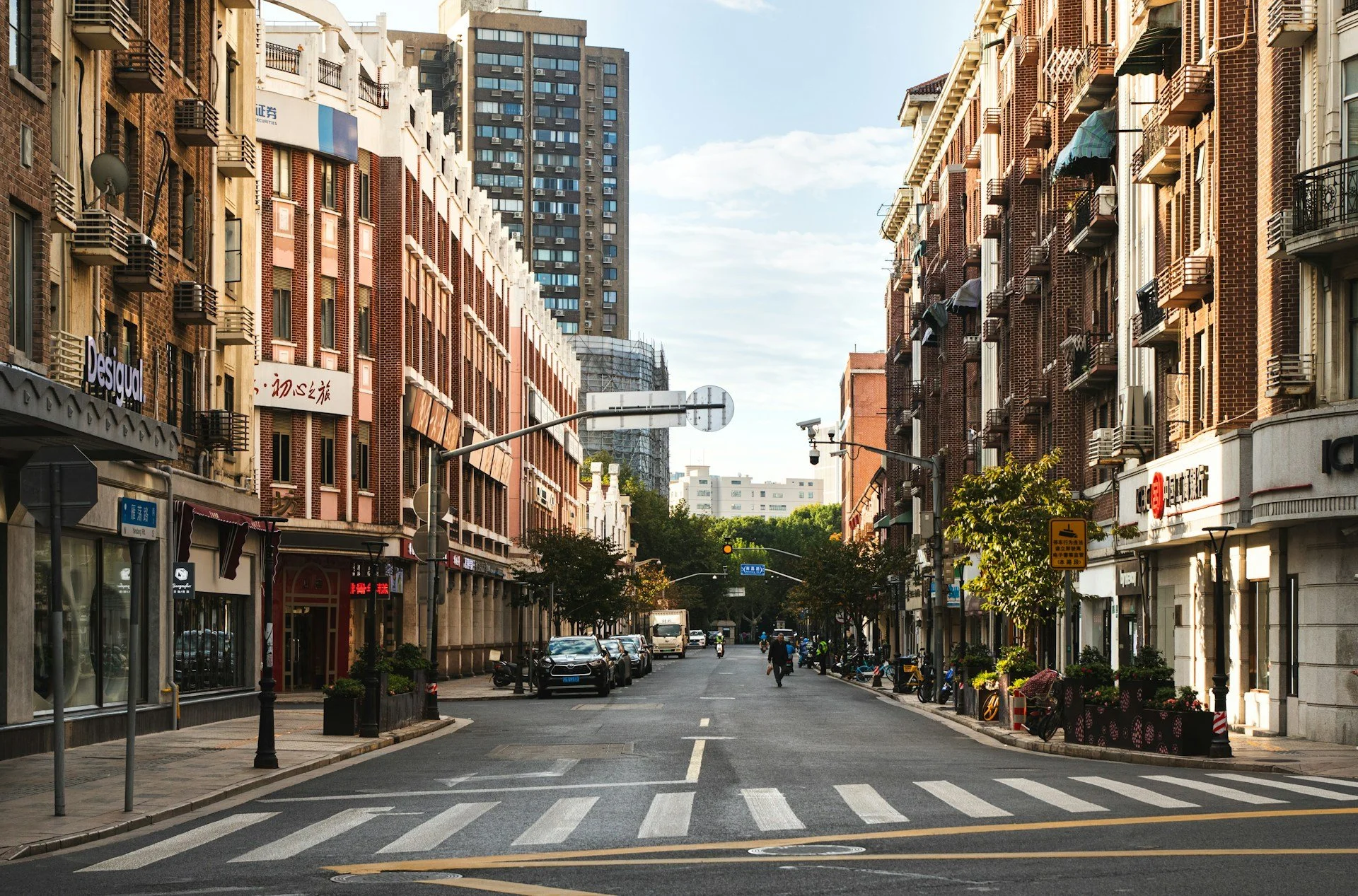 How to Choose the Right Private Guide in Shanghai