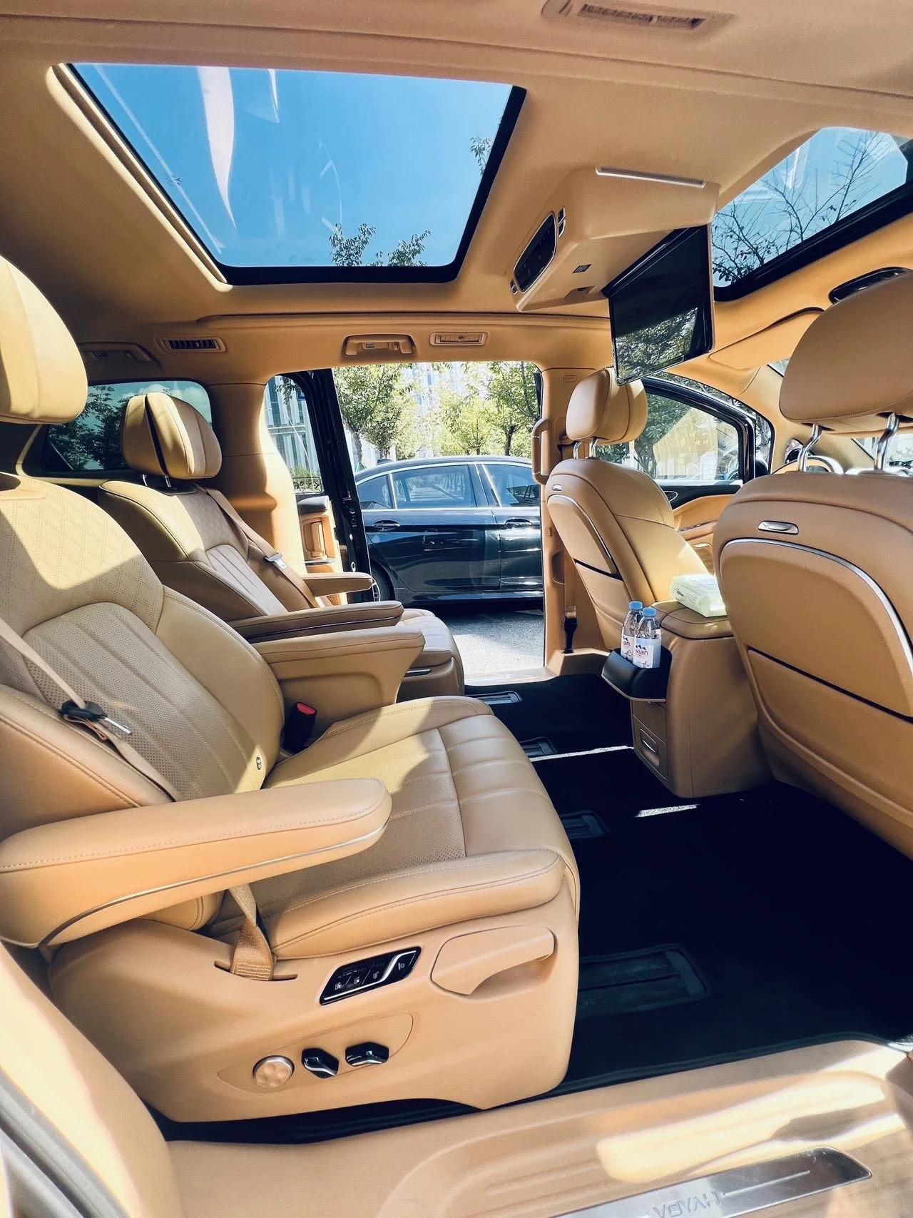 Voyah Dream MPV hire in Shanghai