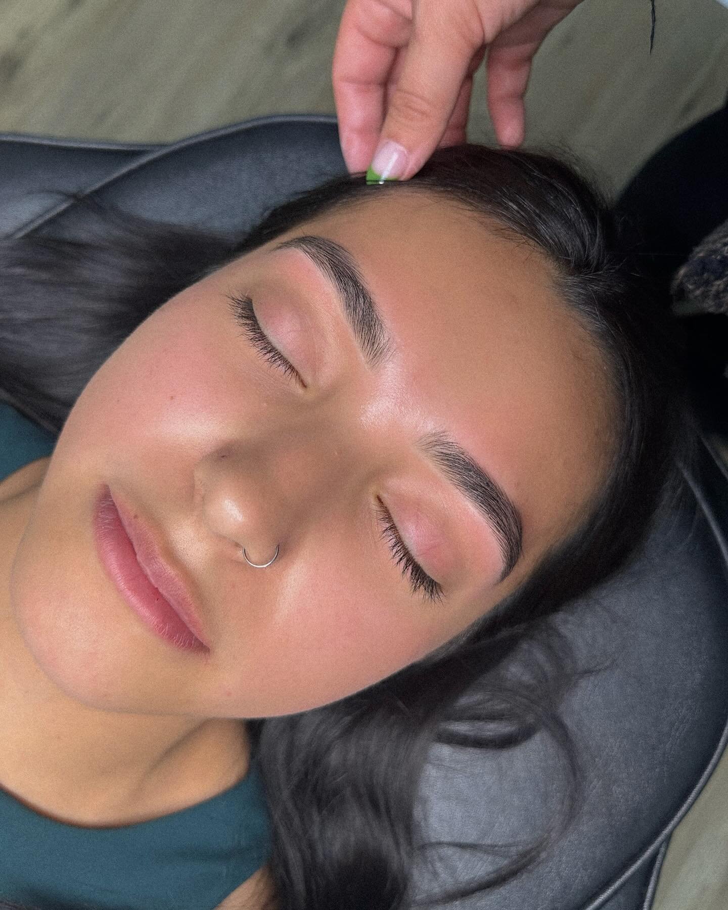 perfect brows!

brow wax only ⋆𐙚₊˚⊹ ᡣ𐭩