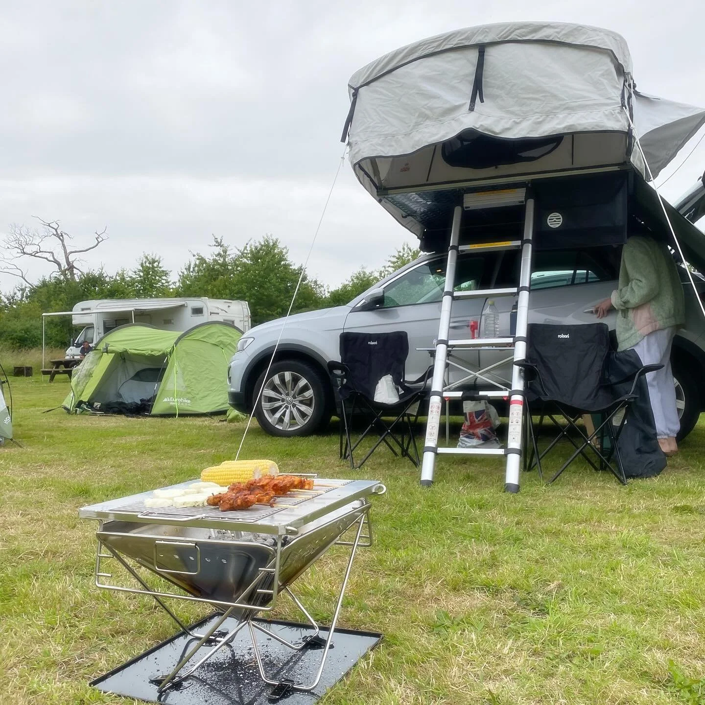 Who&rsquo;s going to be cooking outside this weekend? ☀️ 
 
#rooftent #rooftentrental #rooftenthire #campinghire #camping #staycation #latitude #latitudetents #uptop #uptoptents #campingseason #smallbusiness #yorkshirerentals #campinghire #yorkshire 