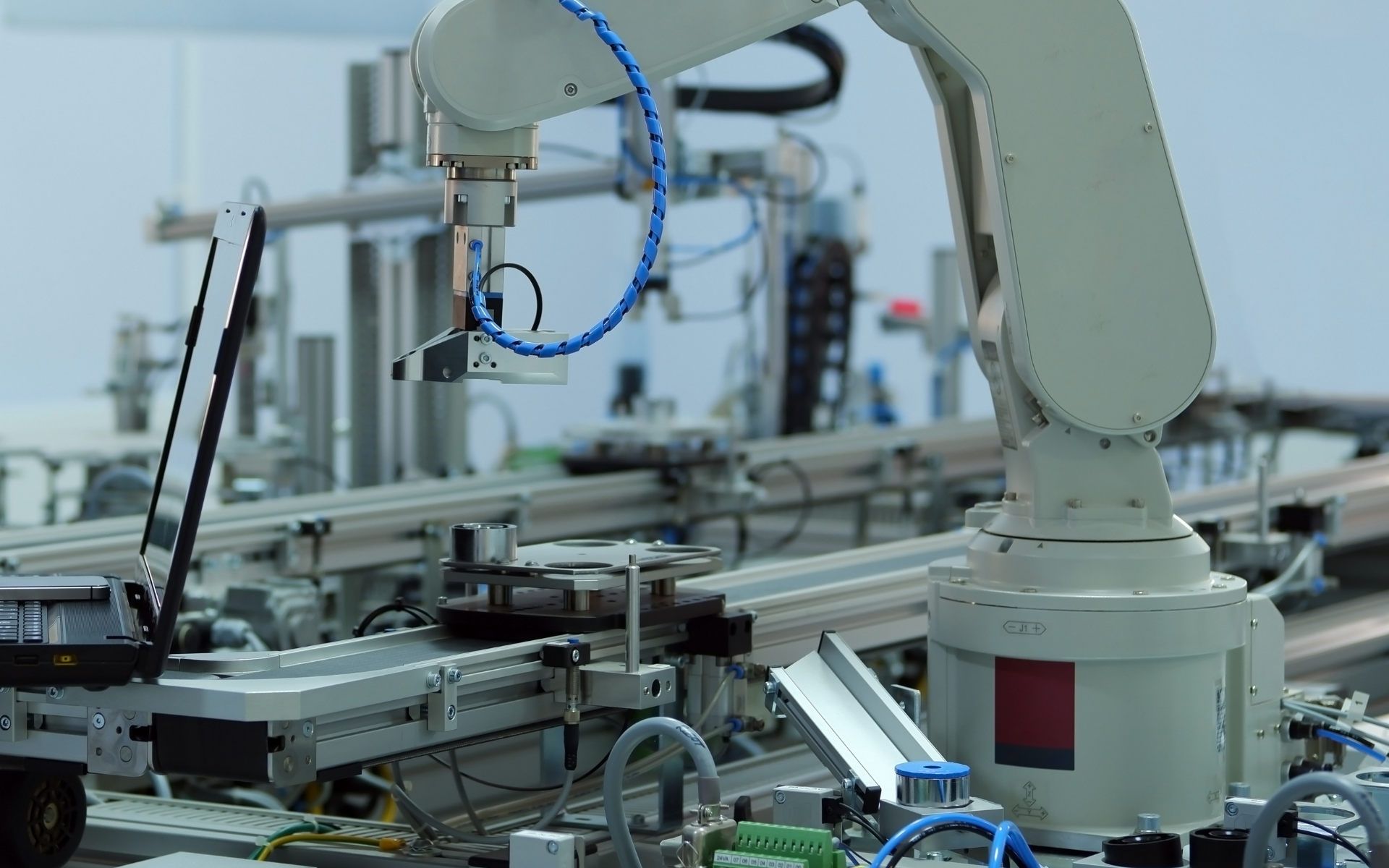 Implementing Closed-Loop Feedback in Precision Mechatronic Systems