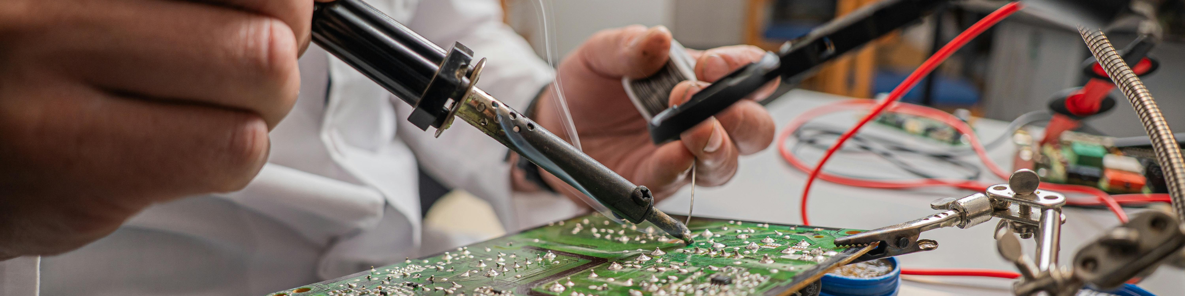 Resolving Conflicting Requirements in Hardware Development