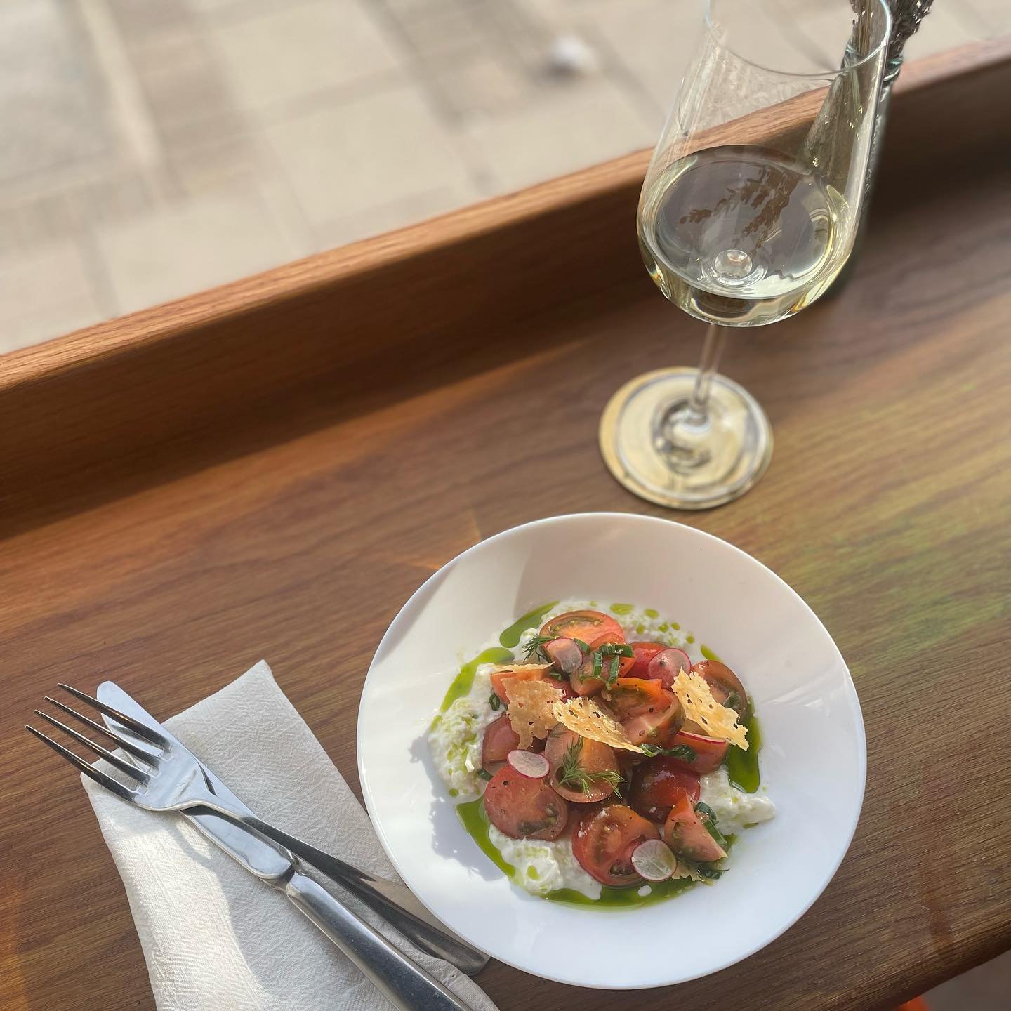1st of May and all the summer produce is starting to appear! Come and join us for a sundowner and a mid-week bite. Swipe 👈 to see the menu&hellip;

(Aperitivo pricing until 7, kitchen until 9.15)