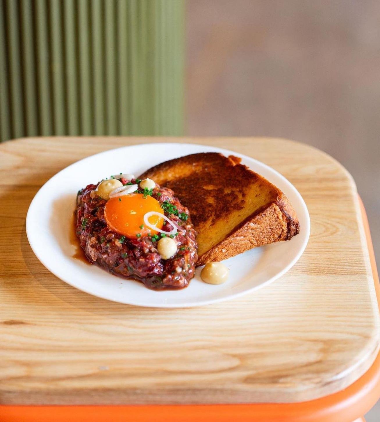 Chef Zeus&rsquo;s beautiful Dedham Vale steak tartare is back this week, served with confit St Ewe&rsquo;s egg yolk and toasted brioche. 
We&rsquo;ve got room for drinks, snacks and dinner tonight, book on Resy or just walk-in 

[📸 @aliedgephotograp