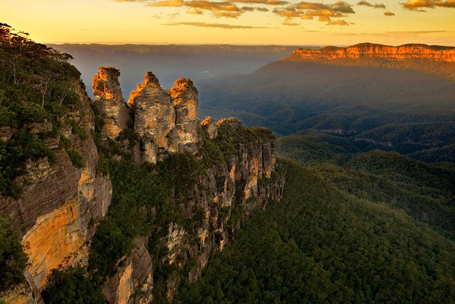 Scenic sunrise over the Blue Mountains, perfect backdrop for a Father’s Day camping road trip near Sydney