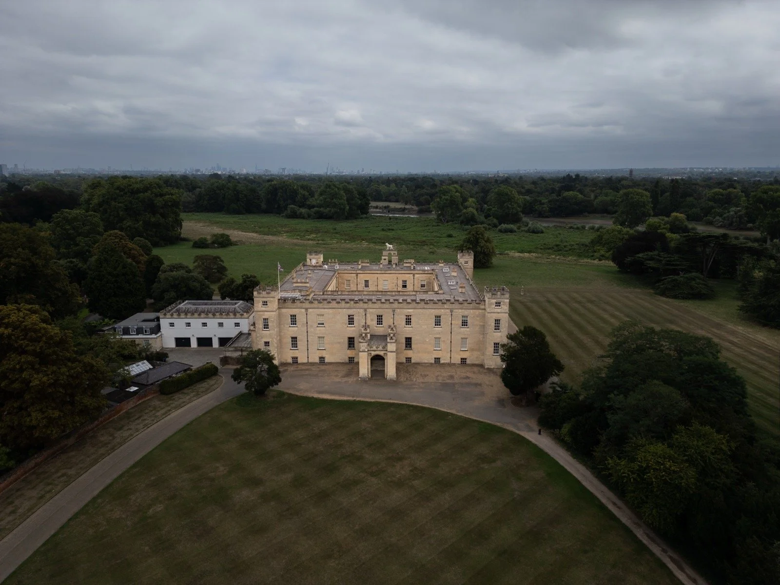 Syon House and Conservatory 001.jpg
