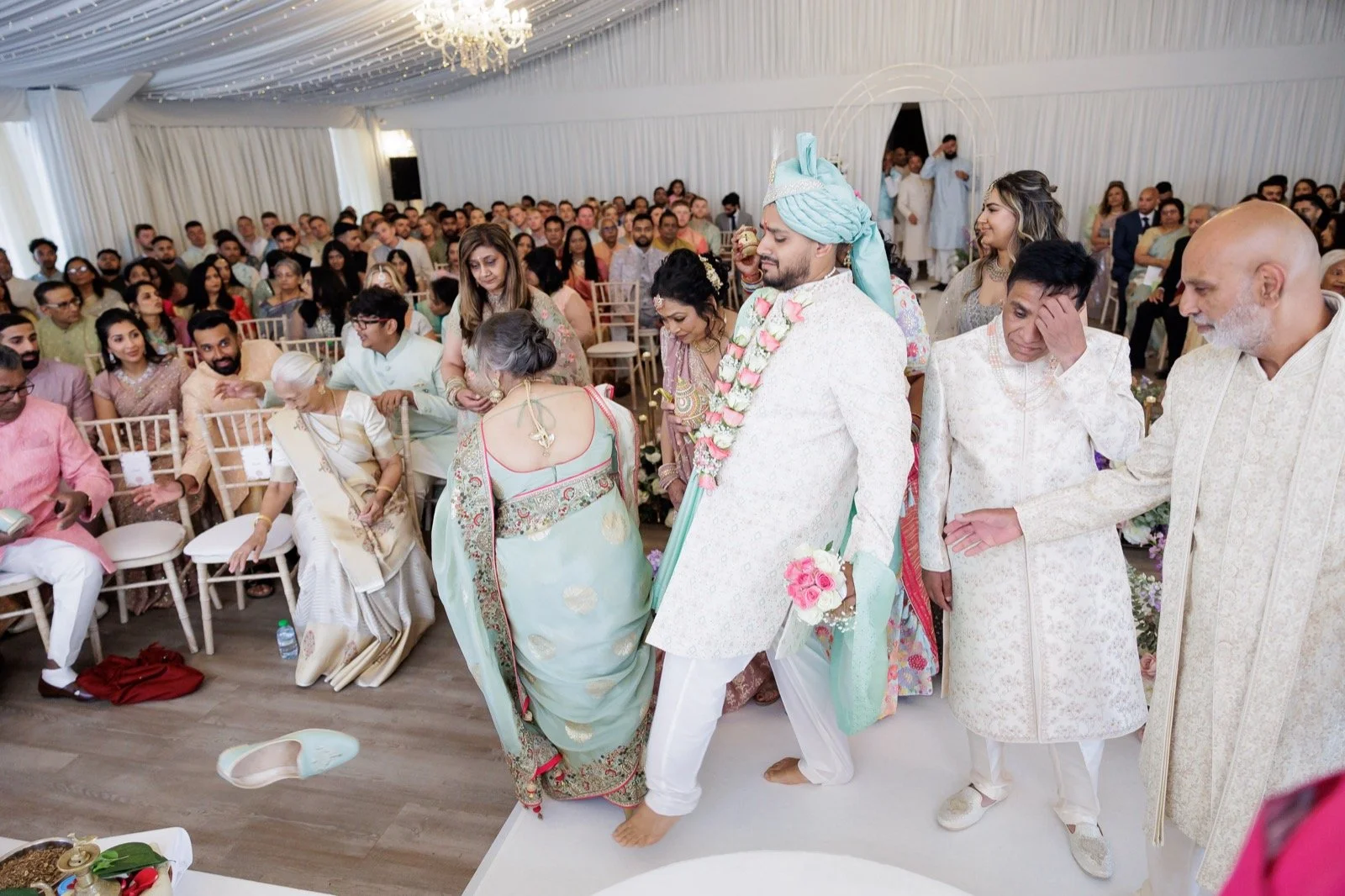 tara-vish-old-cotswold-spa-hotel-hindu-wedding-18.jpg