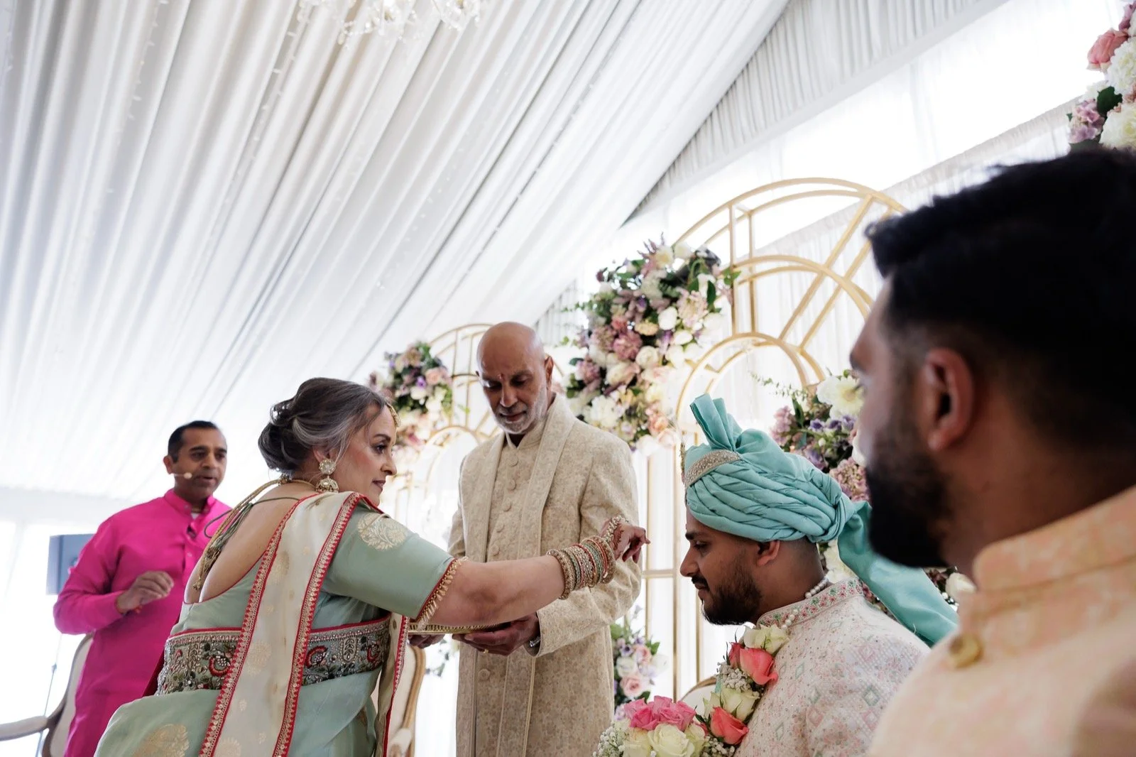 tara-vish-old-cotswold-spa-hotel-hindu-wedding-19.jpg
