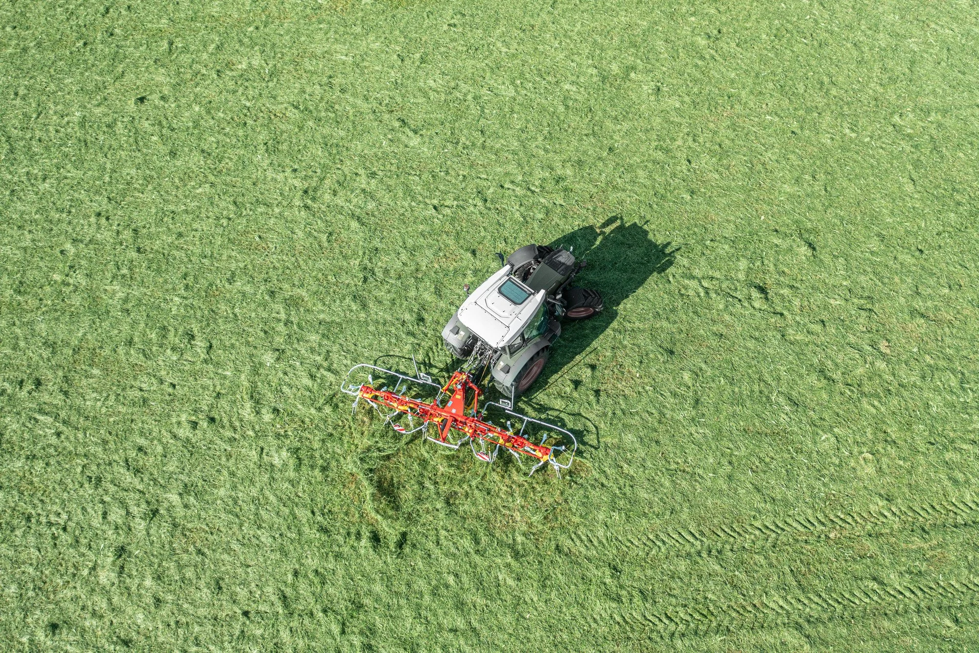 HIT_661_Fendt_Kurvenfahrt_2_SAT.jpg