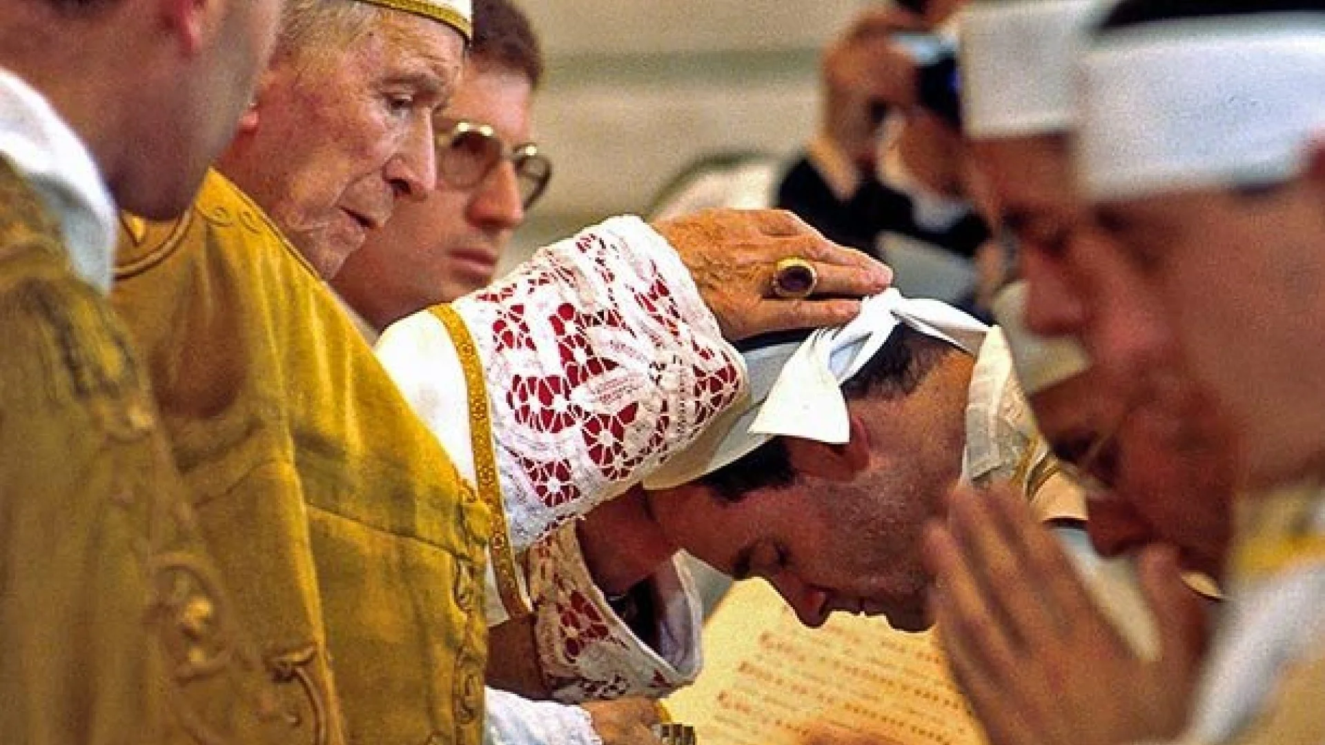 BISKUPI, SCHIZMA A BRATSTVO PIA X.