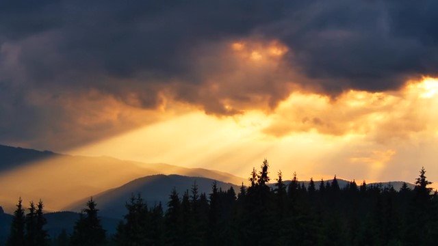 144679809-time-lapse-sun-rays-emerging-t_H264HD1080.mov - frame at 0m3s.jpg