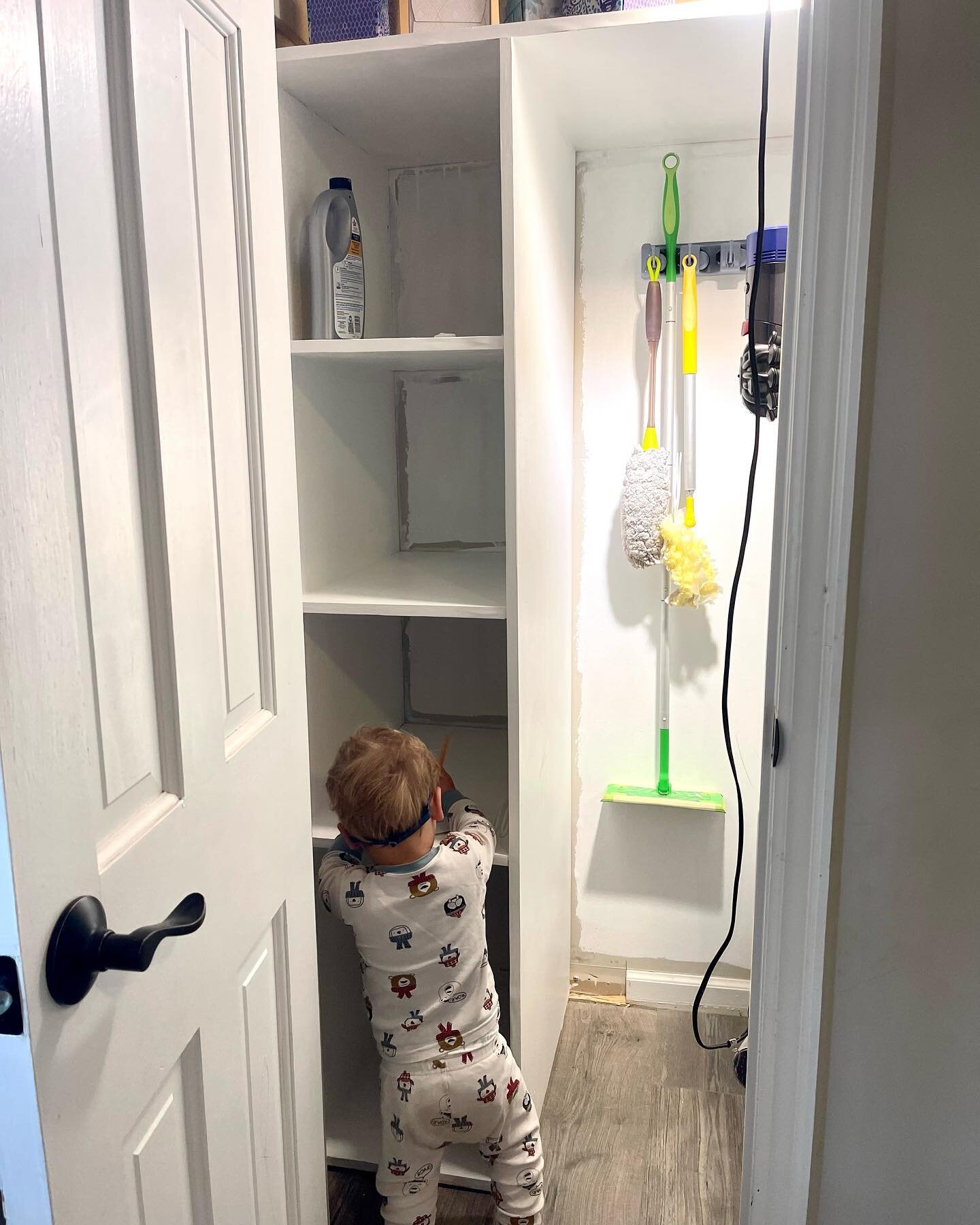 Quick updates can completely change how you use a space.&hellip; and then you find your two year old coloring the newly painted shelves!🤦🏼&zwj;♀️