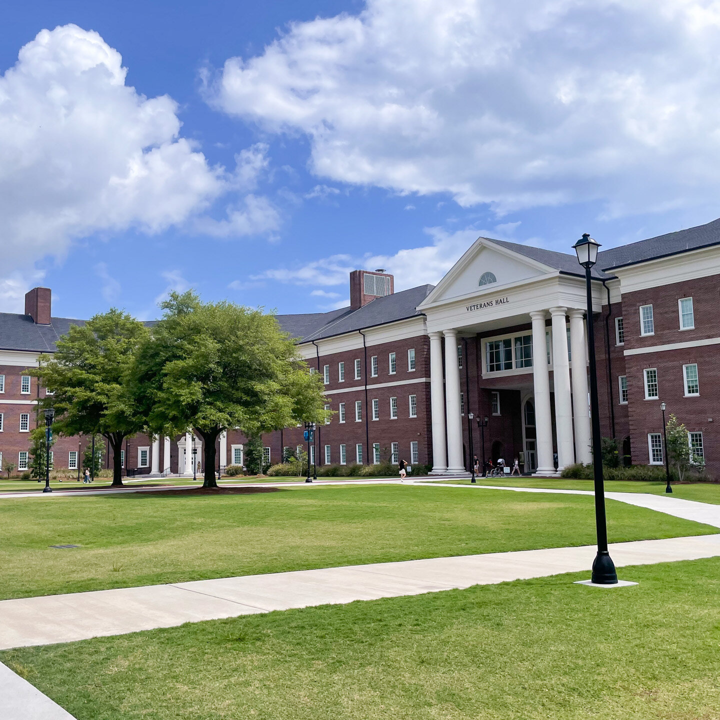 Attention Seahawks! 🌊 🦅 Uproot is now available at the Shore and Wagoner dining halls. After you shred the gnar, park your skateboard and come grab a cold glass of chocolate peamilk.

#uncw #hawkyeah