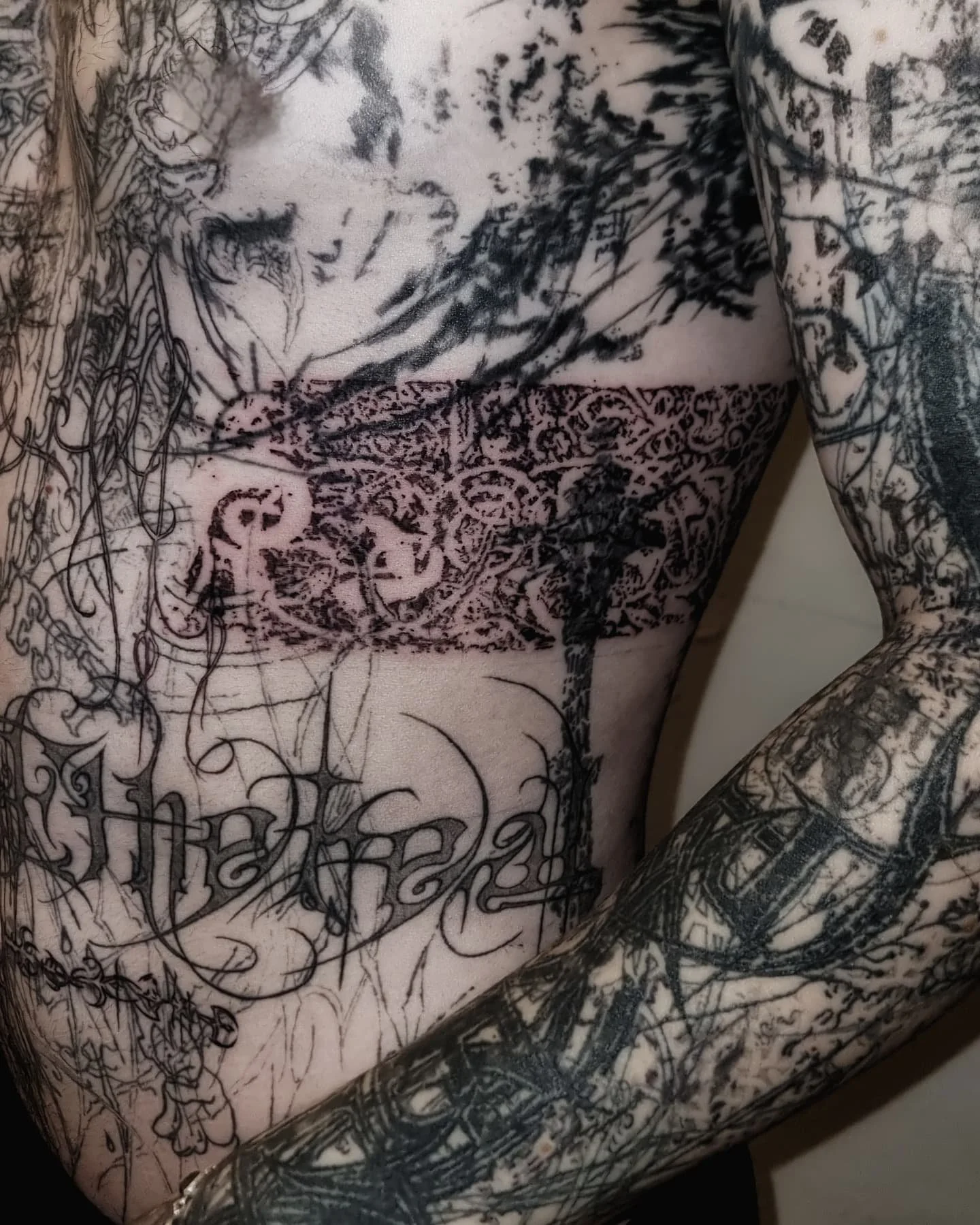 hieee, next location is
Leipzig 23-25 October 
Copenhagen 29-30 October
then Paris in November 
i got heaaaps of spike and knot flash for you if you'd like one???
collabs also available w @erstechmich in all cities
#ilovetattoos
:3